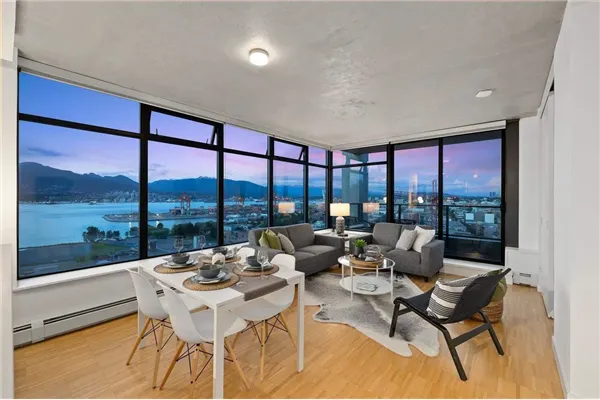 1701 108 W Cordova Street