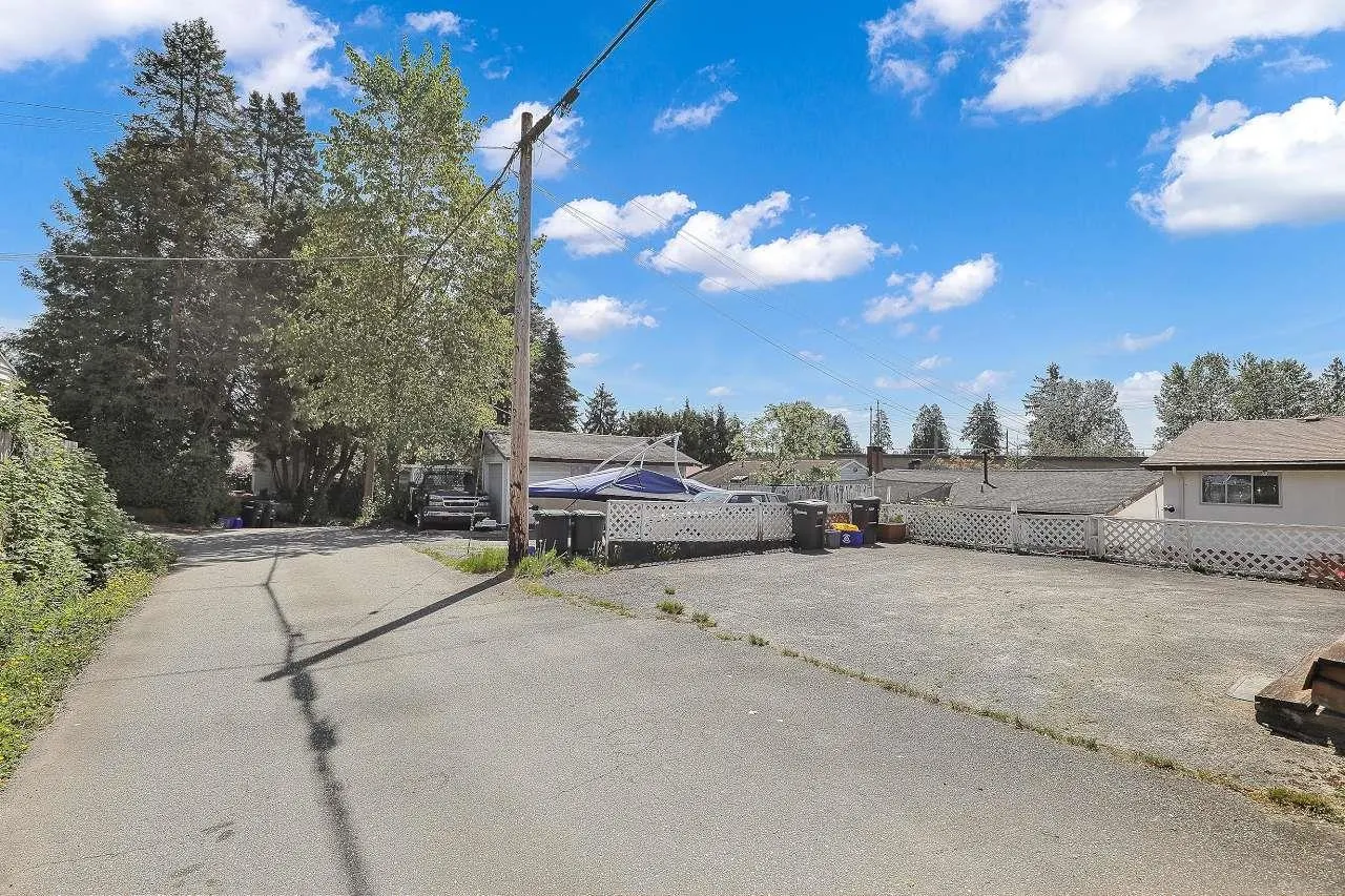 6407 Lougheed Highway