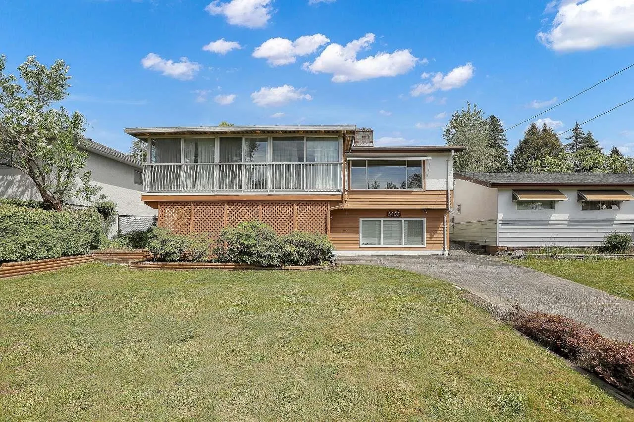 6407 Lougheed Highway