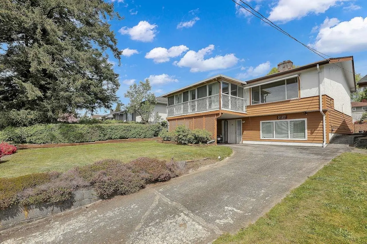 6407 Lougheed Highway