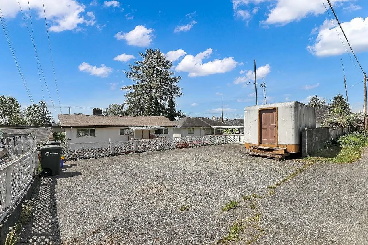 6407 Lougheed Highway