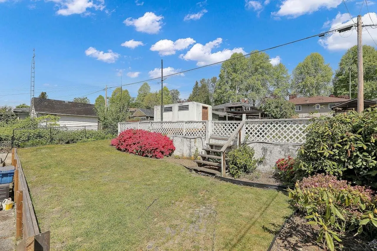 6407 Lougheed Highway