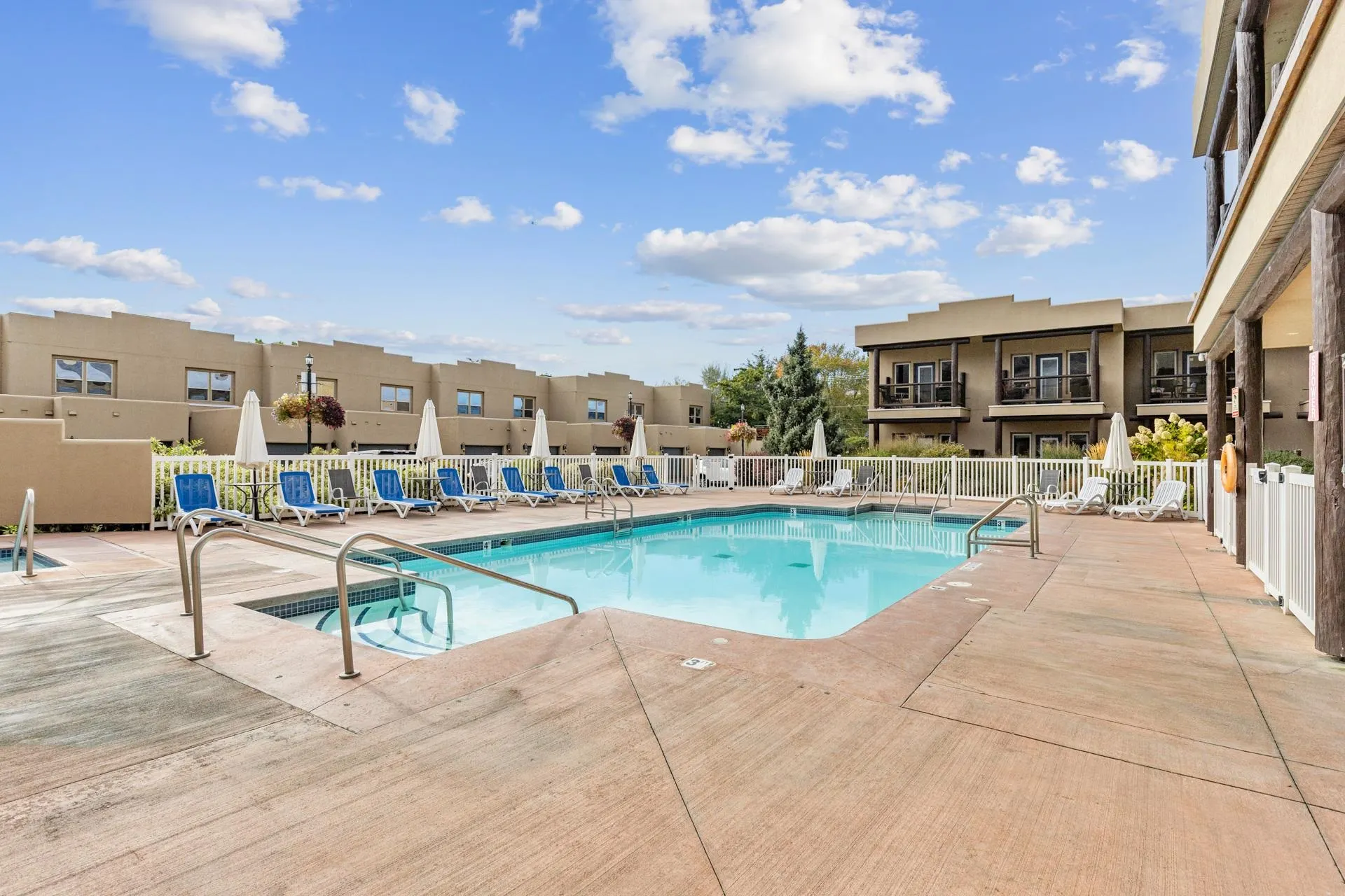 104 5401 Lakeshore Drive