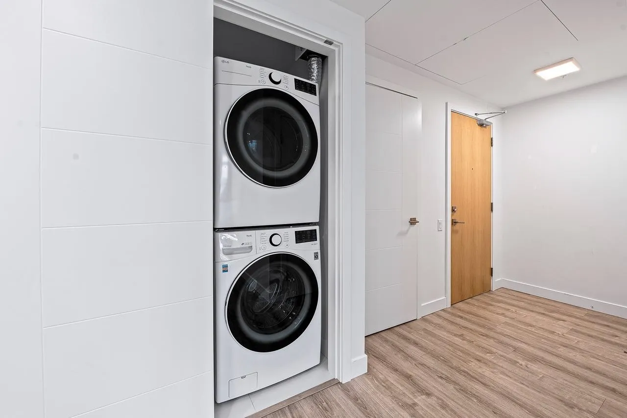 2309 6511 Sussex Avenue