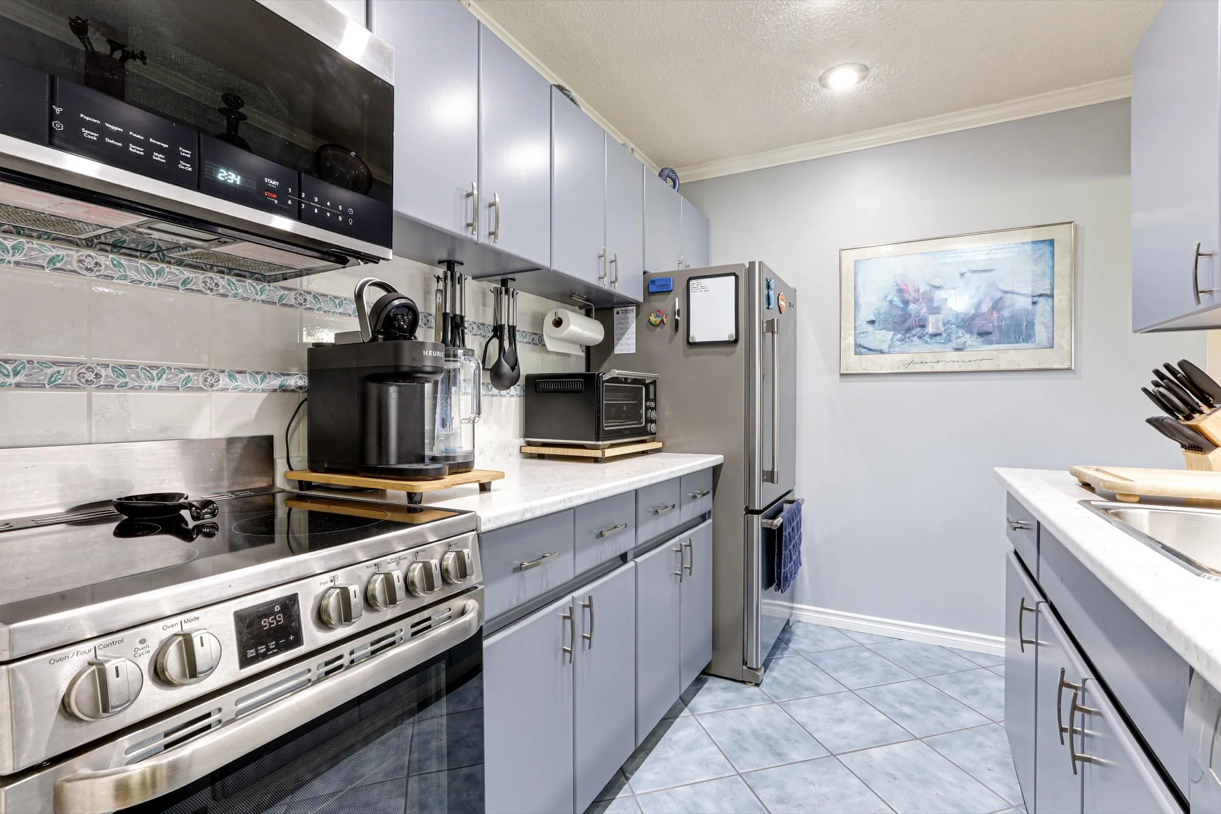 301 1048 King Albert Avenue