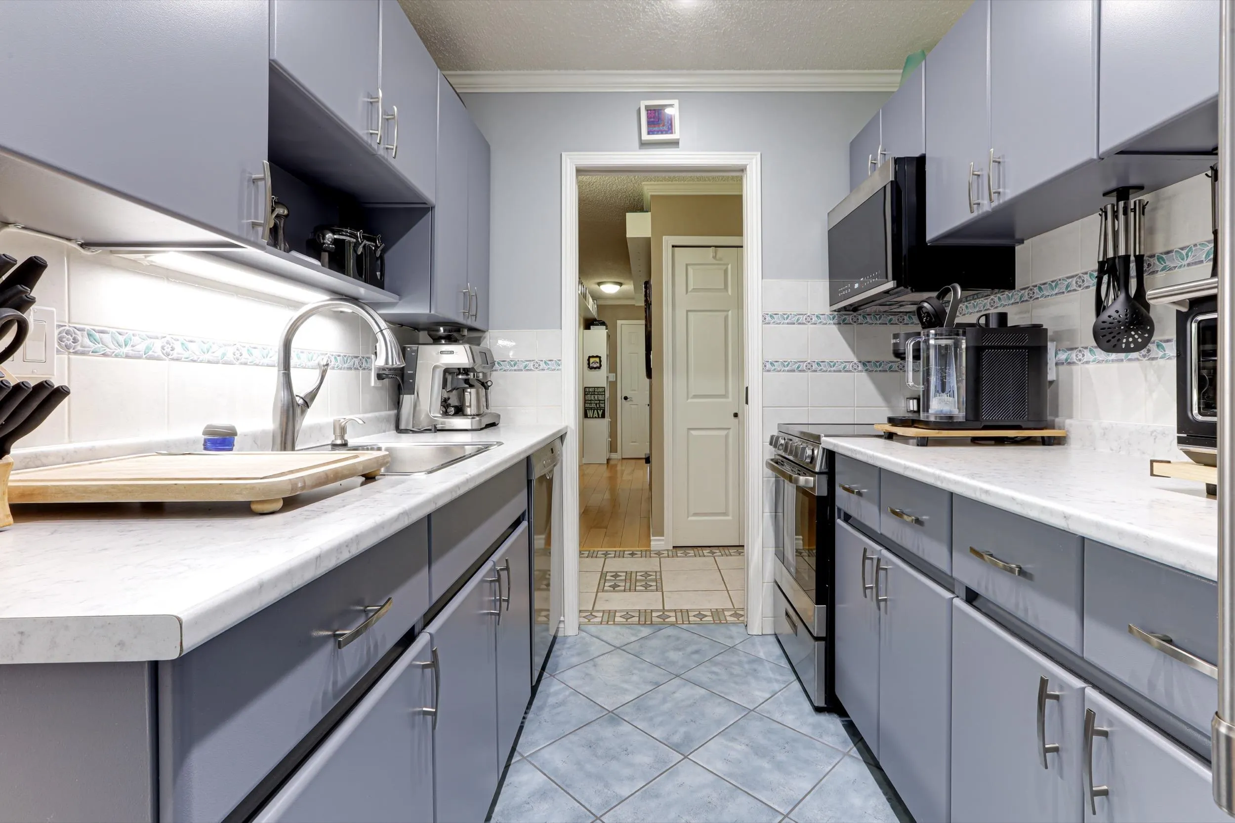 301 1048 King Albert Avenue