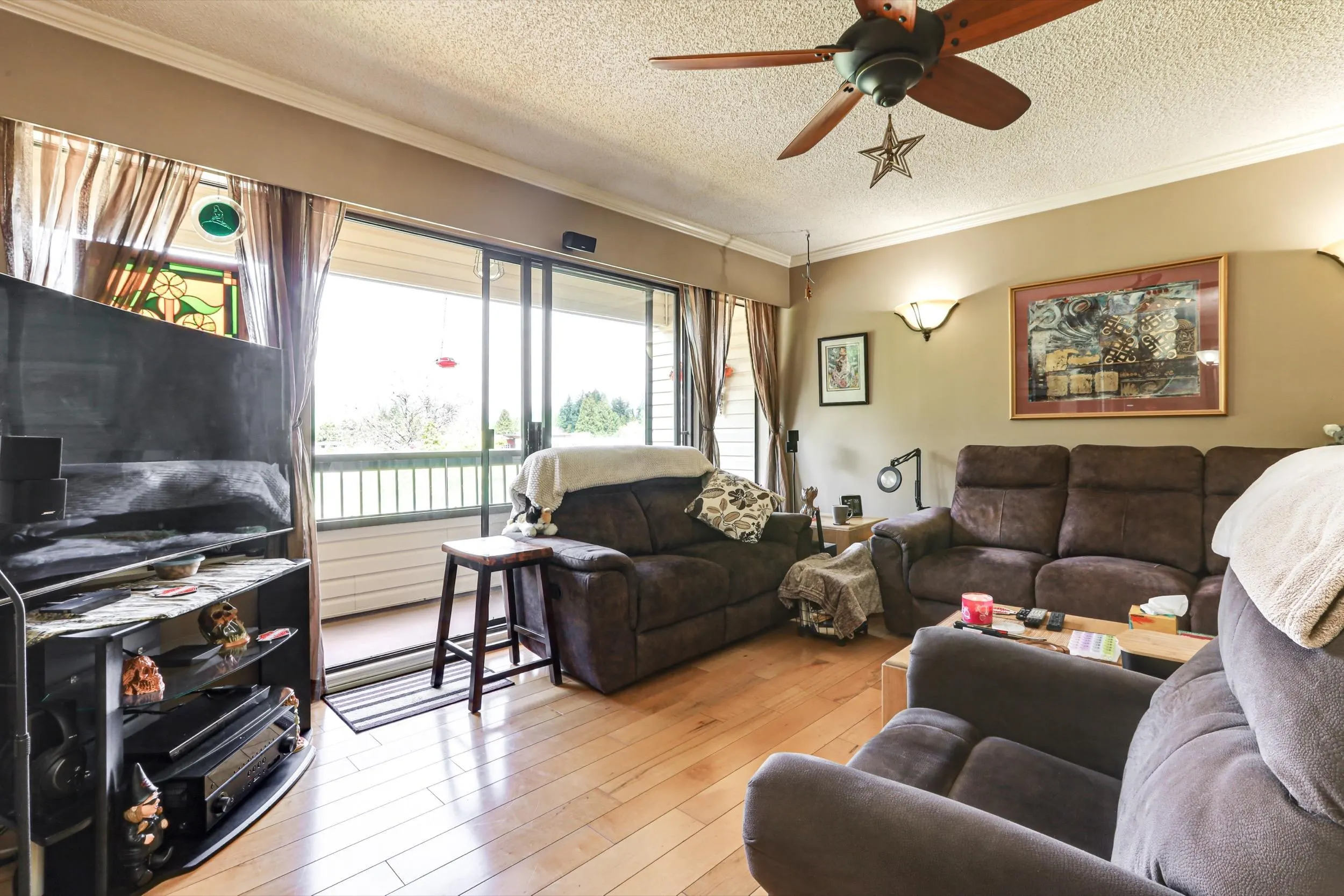 301 1048 King Albert Avenue