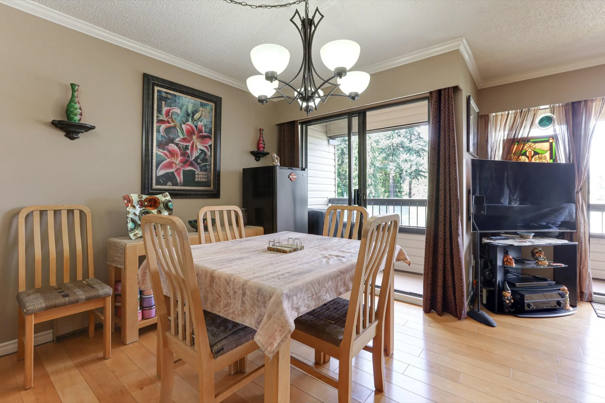 301 1048 King Albert Avenue