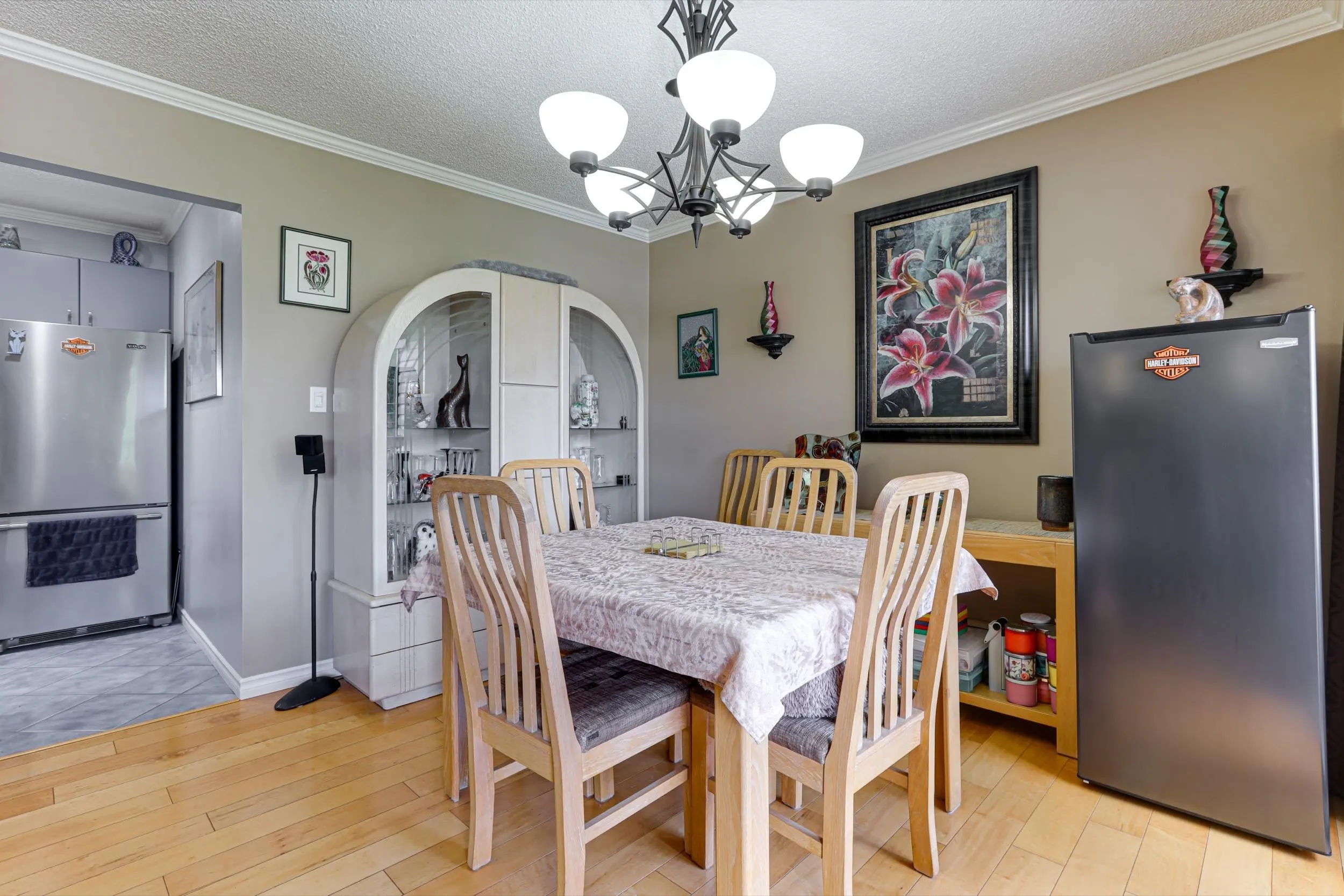 301 1048 King Albert Avenue