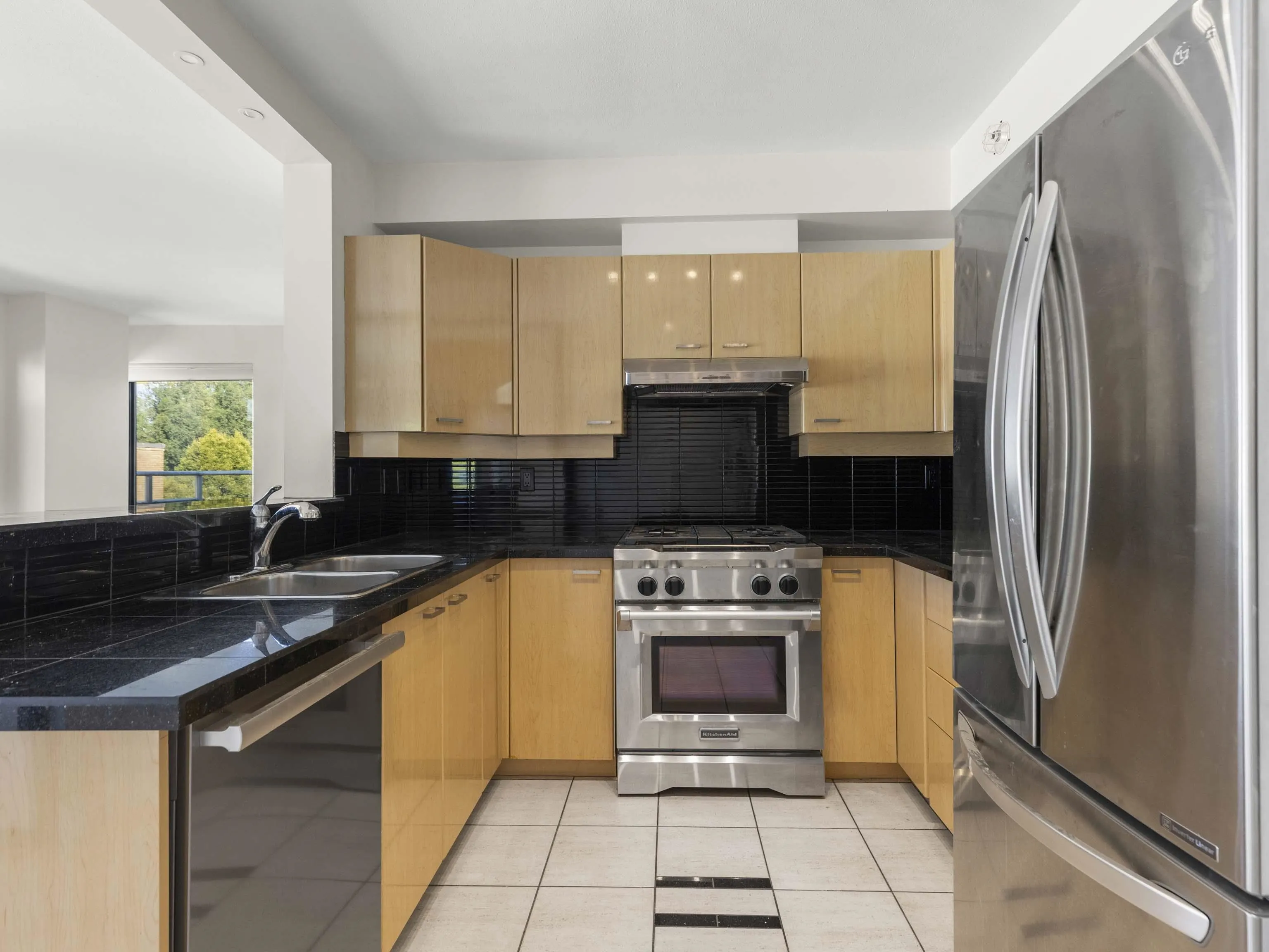 612 2228 Marstrand Avenue