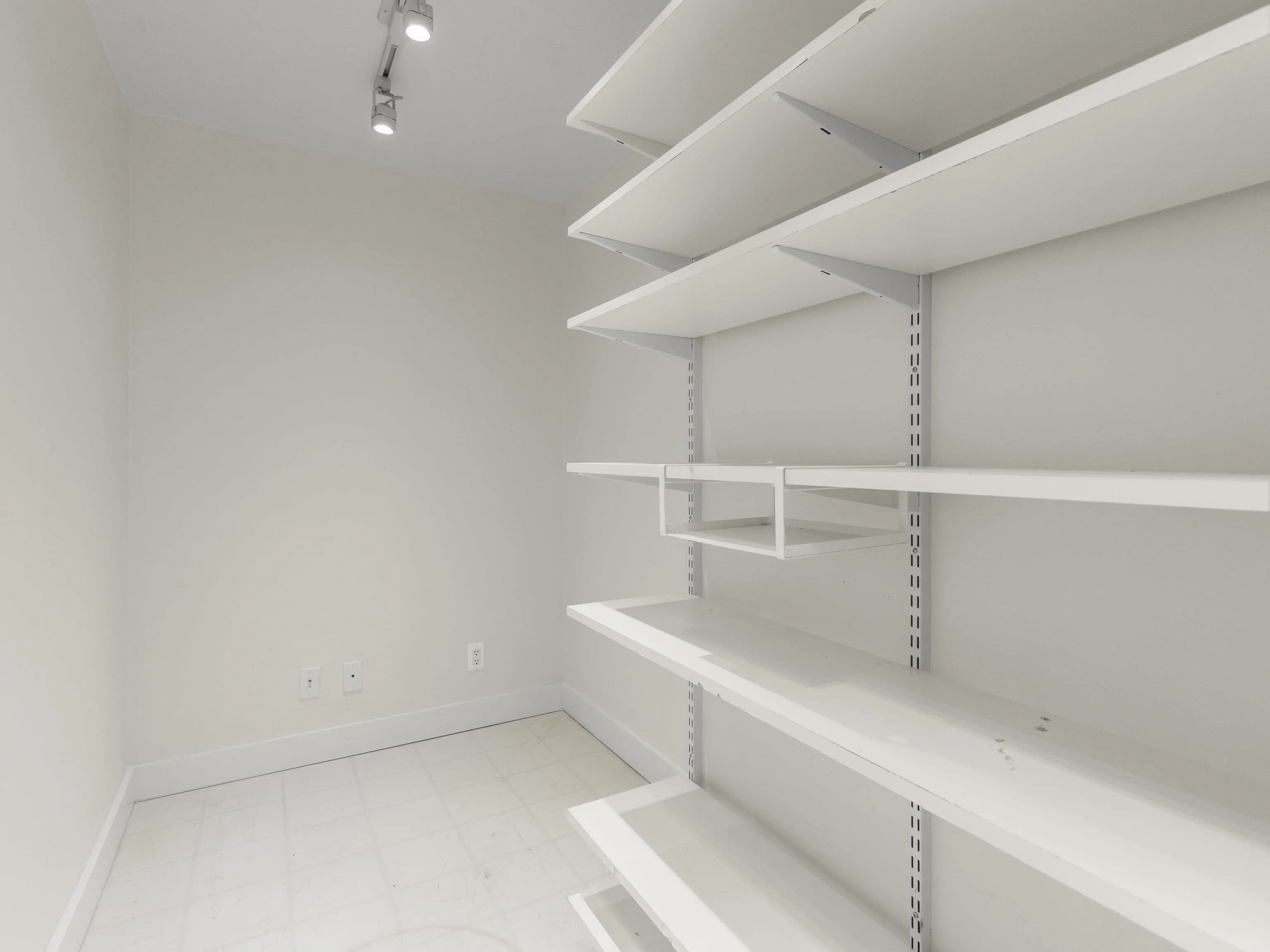 612 2228 Marstrand Avenue