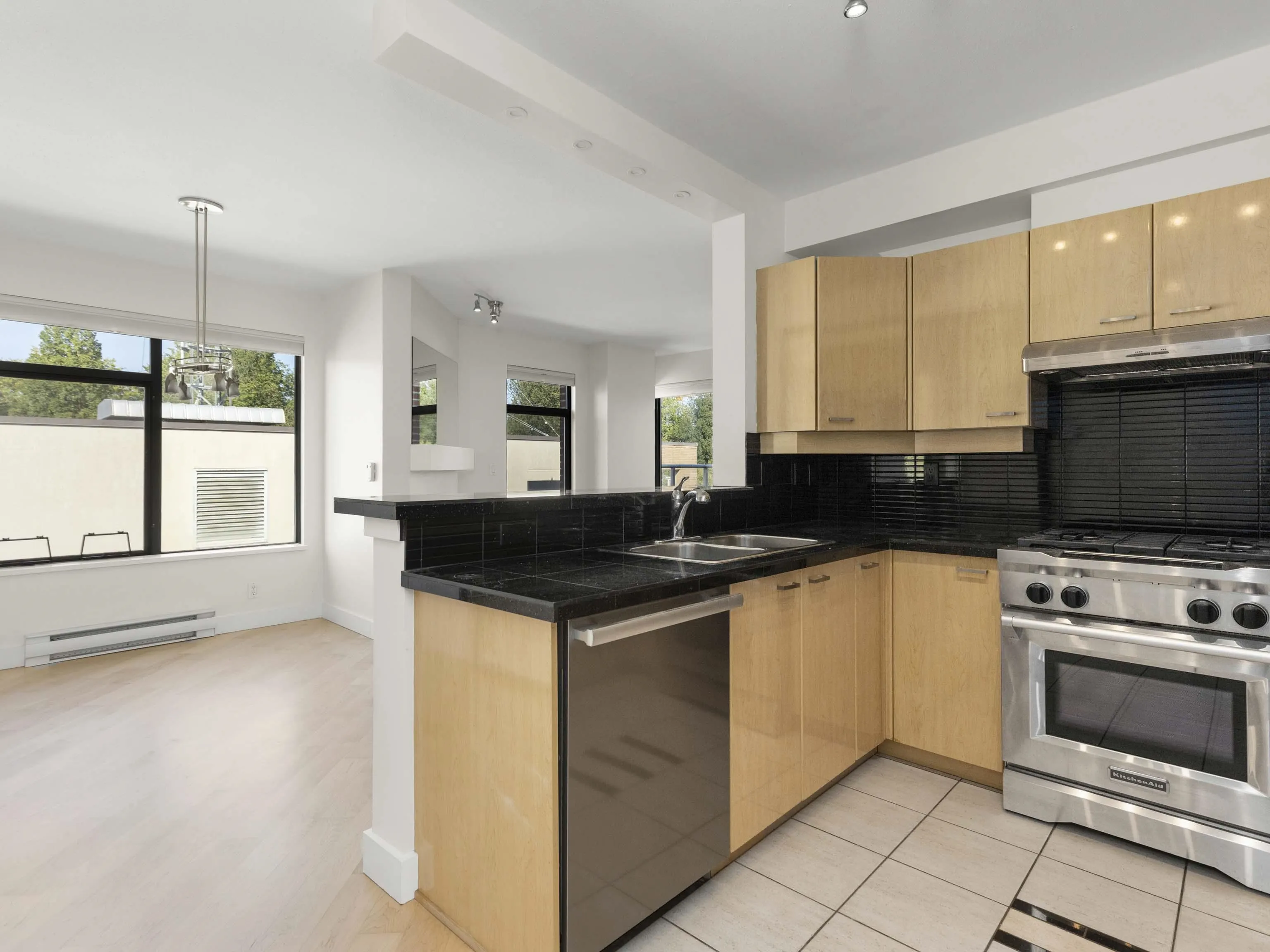 612 2228 Marstrand Avenue