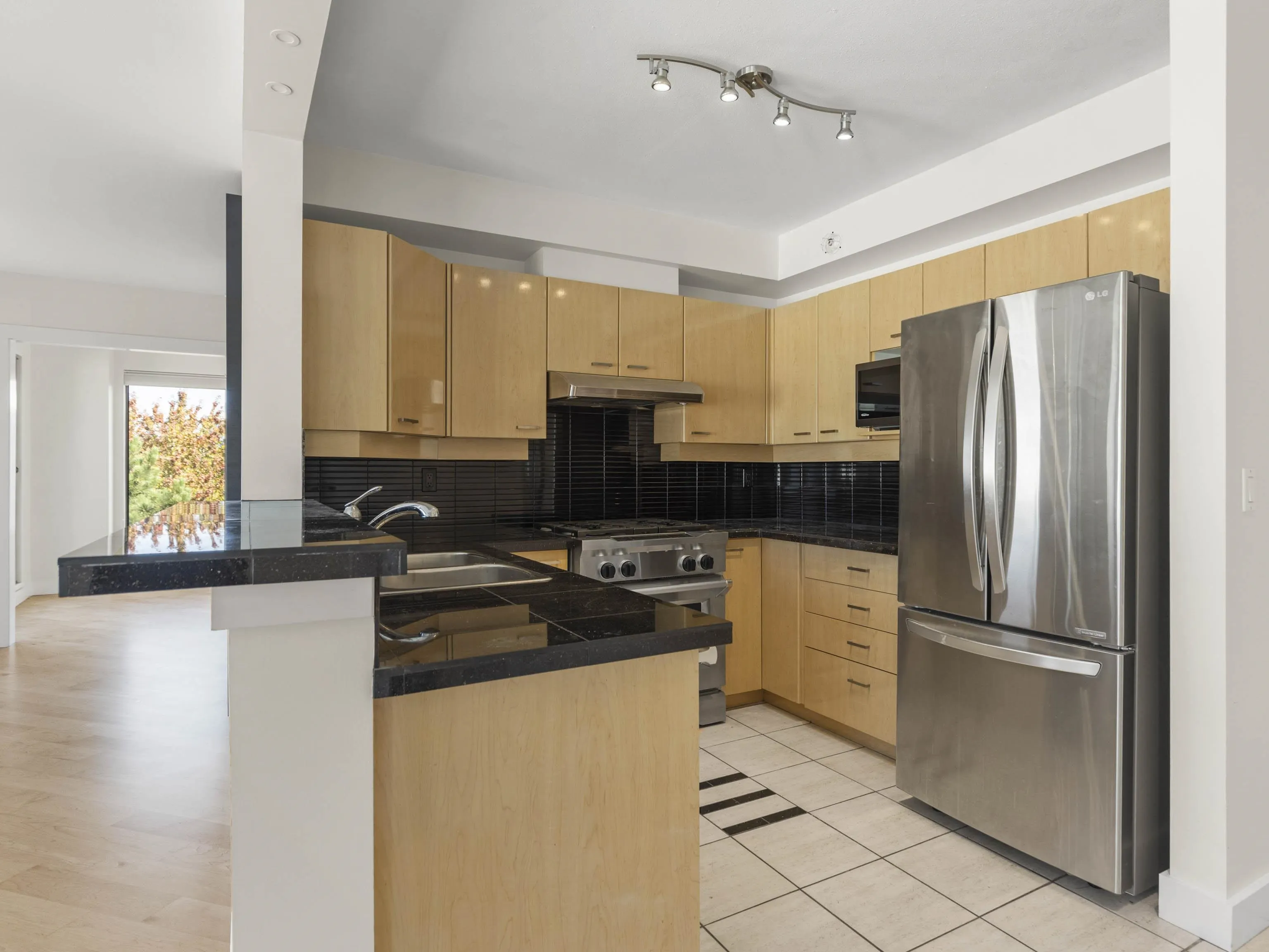 612 2228 Marstrand Avenue