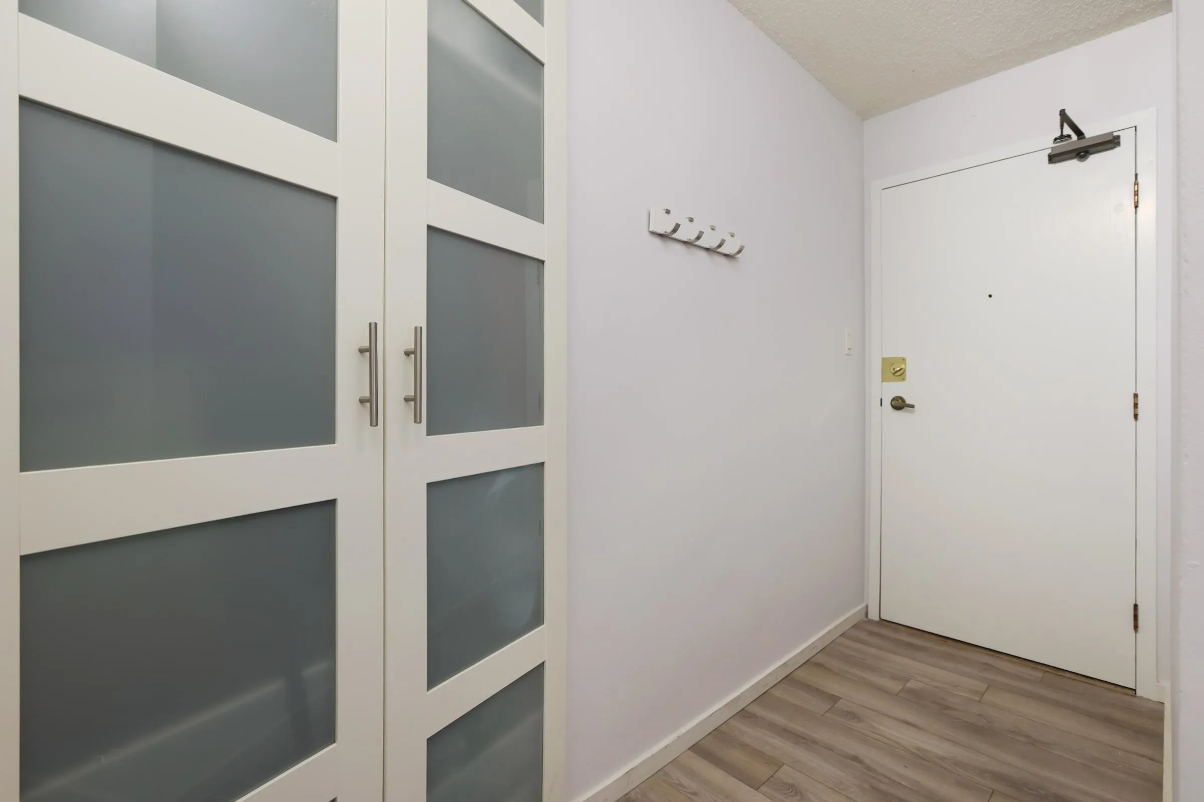 101 1933 W 5th Avenue