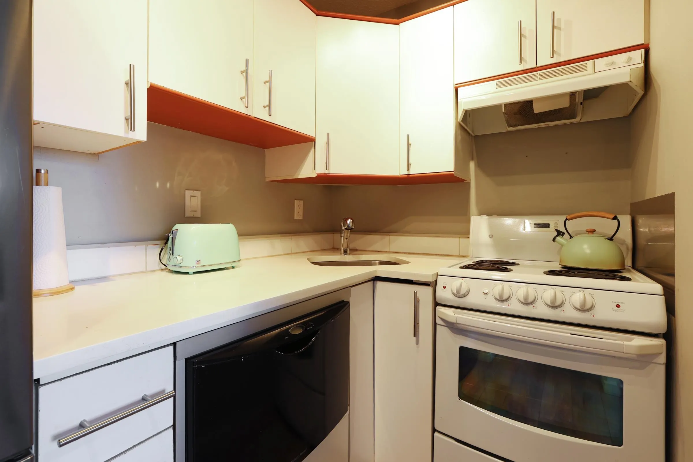 101 1933 W 5th Avenue