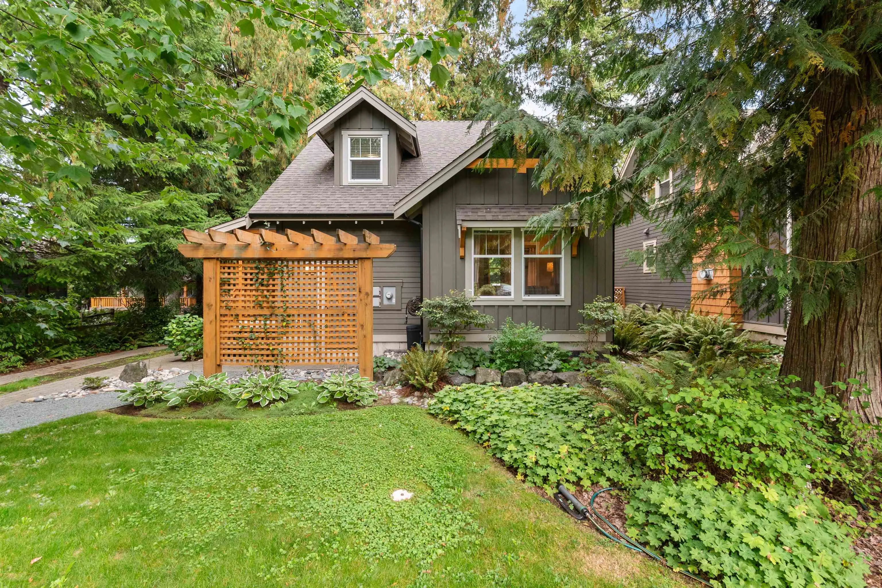 1820 Ravenwood Trail