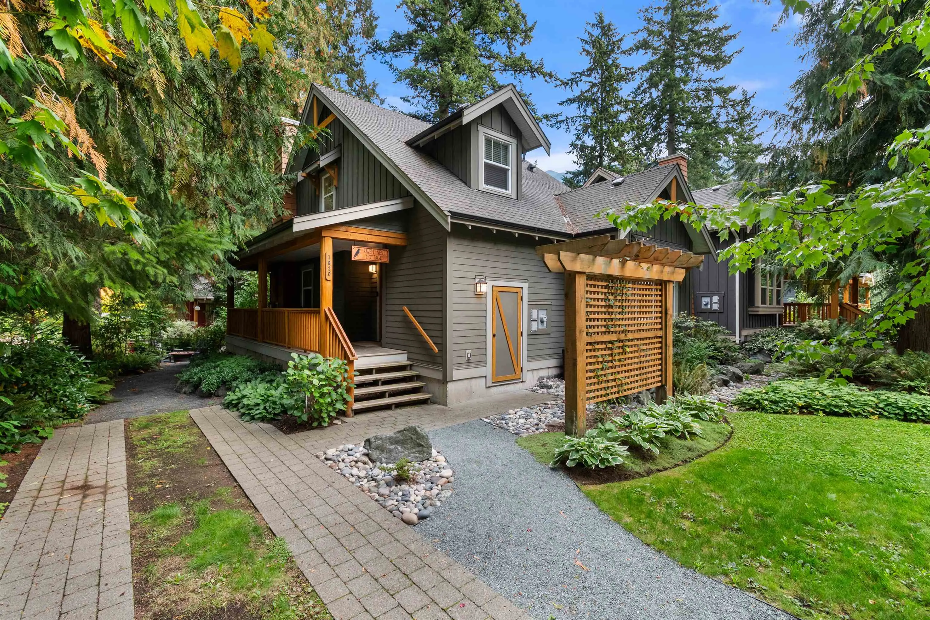 1820 Ravenwood Trail
