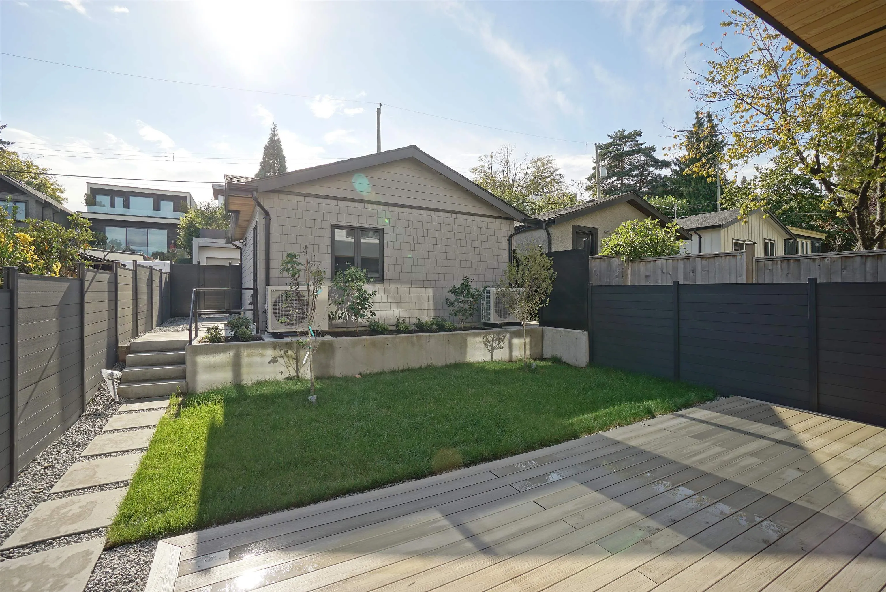 2 3460 W 14th Avenue