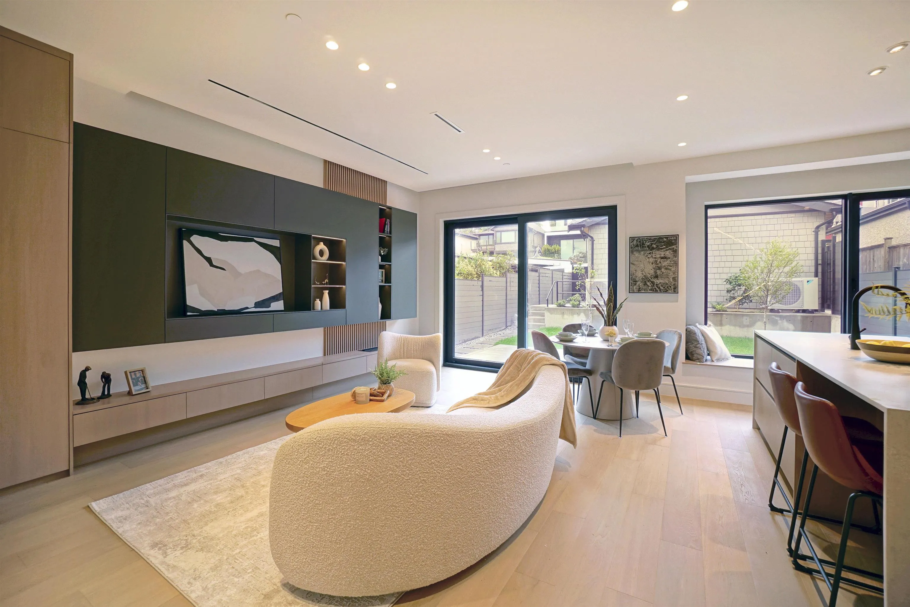 2 3460 W 14th Avenue