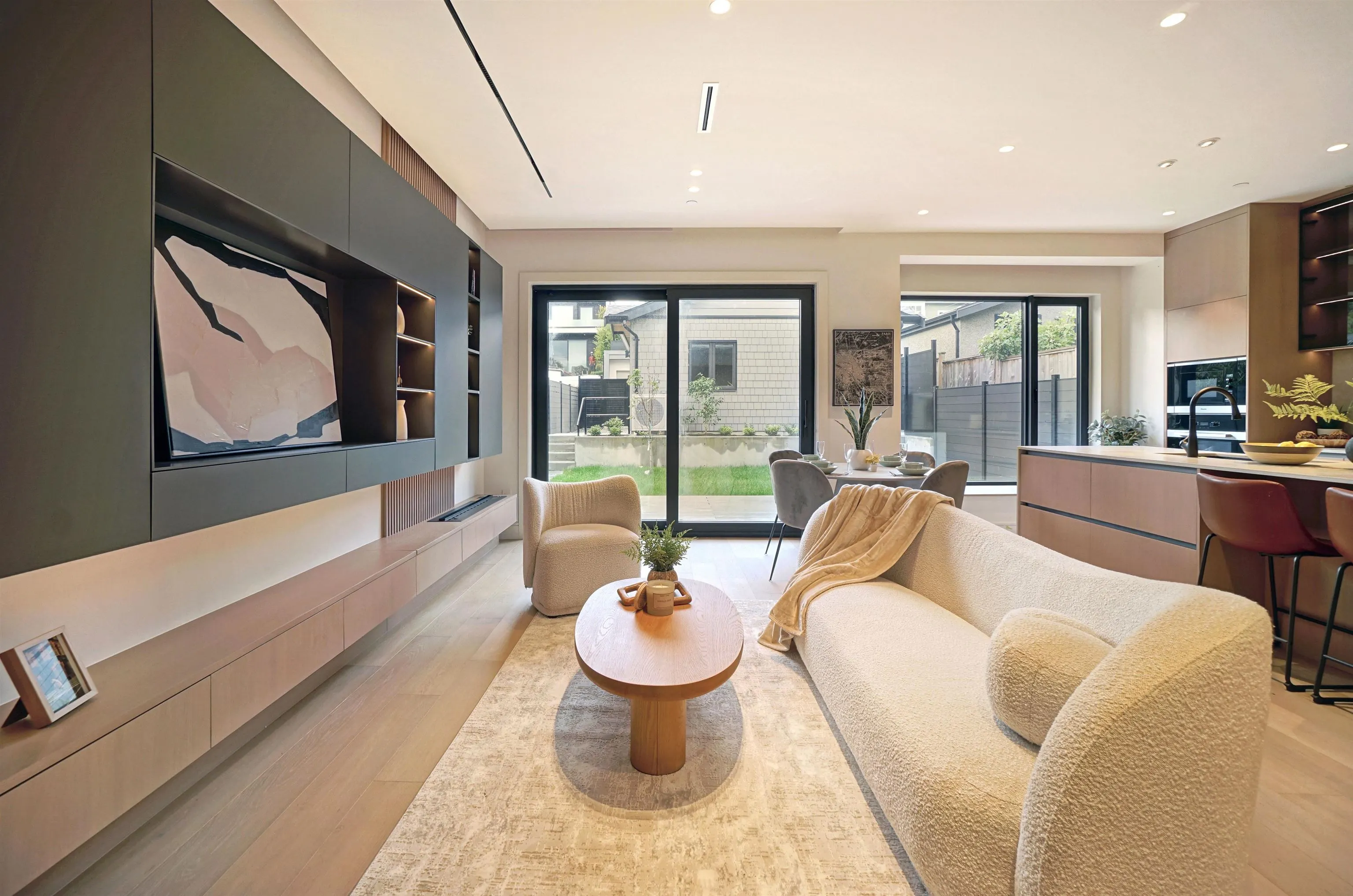 2 3460 W 14th Avenue