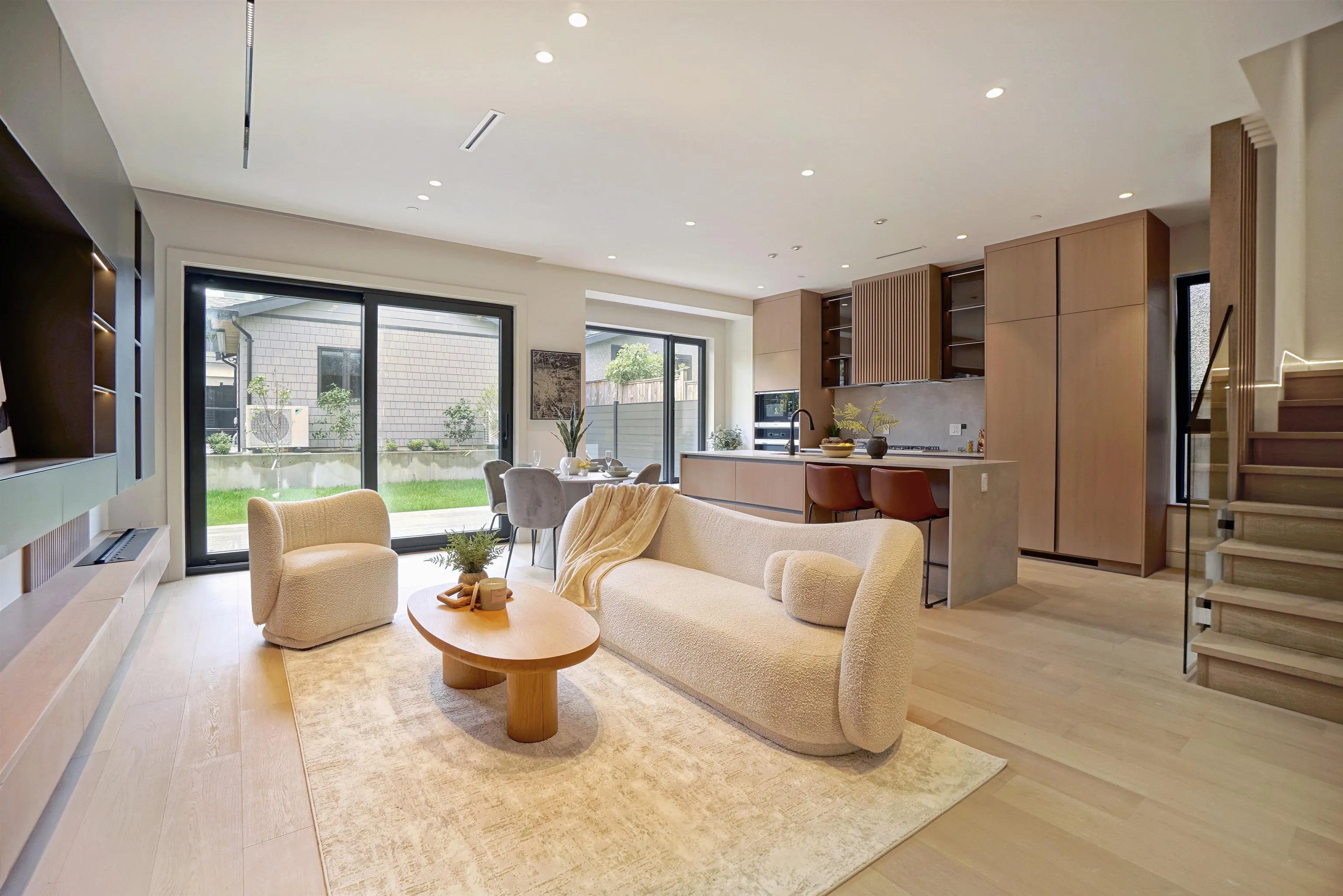 2 3460 W 14th Avenue