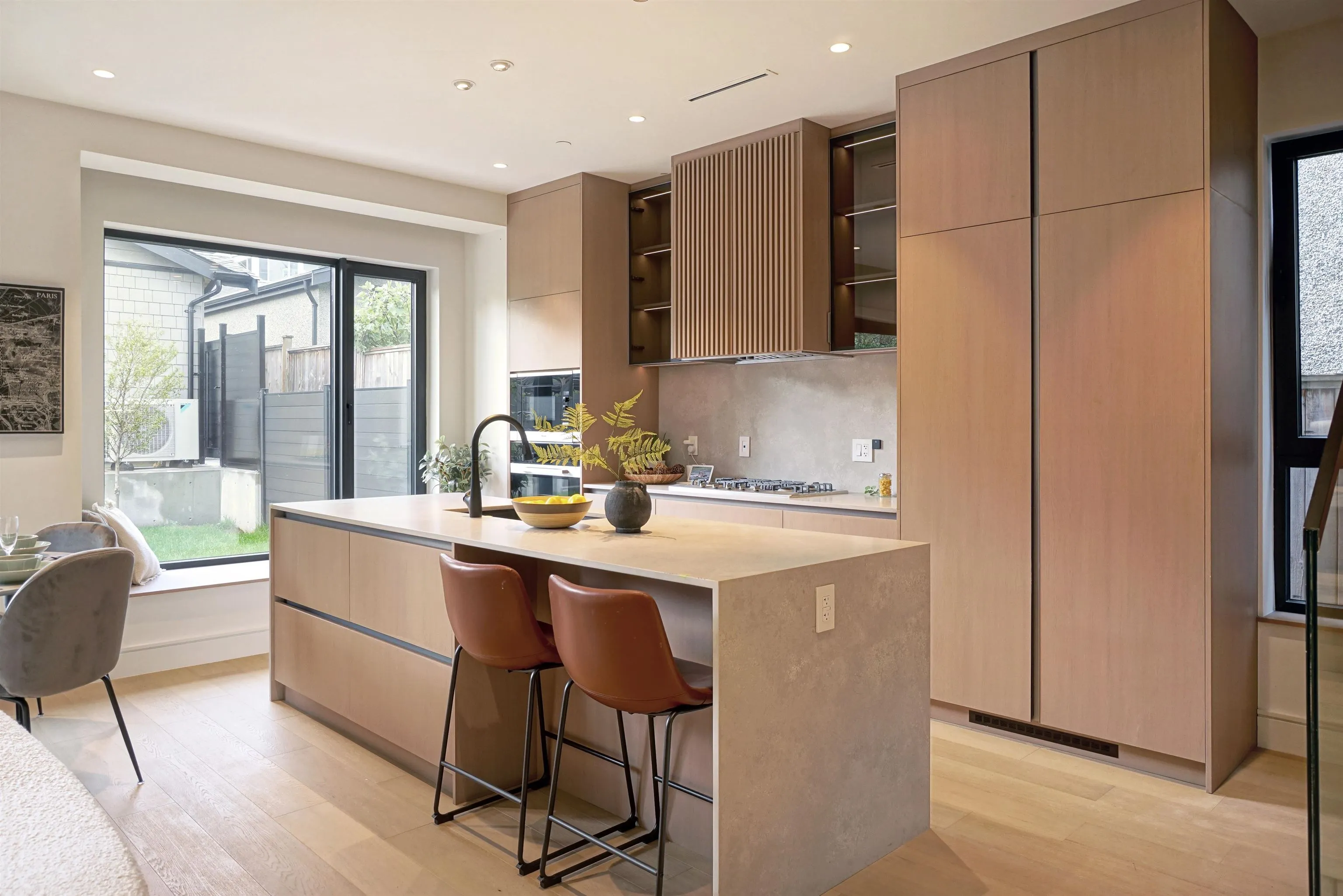 2 3460 W 14th Avenue