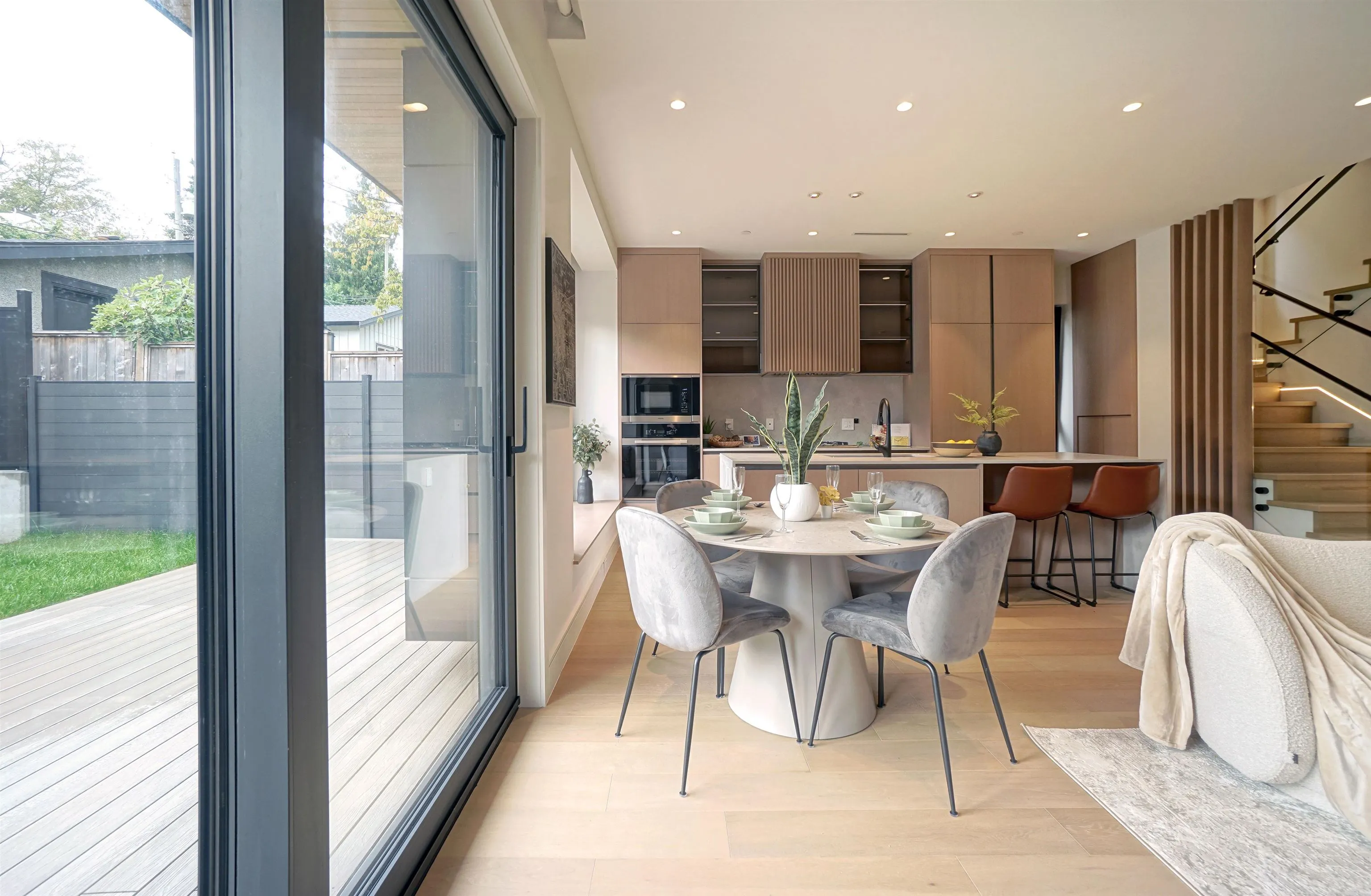 2 3460 W 14th Avenue