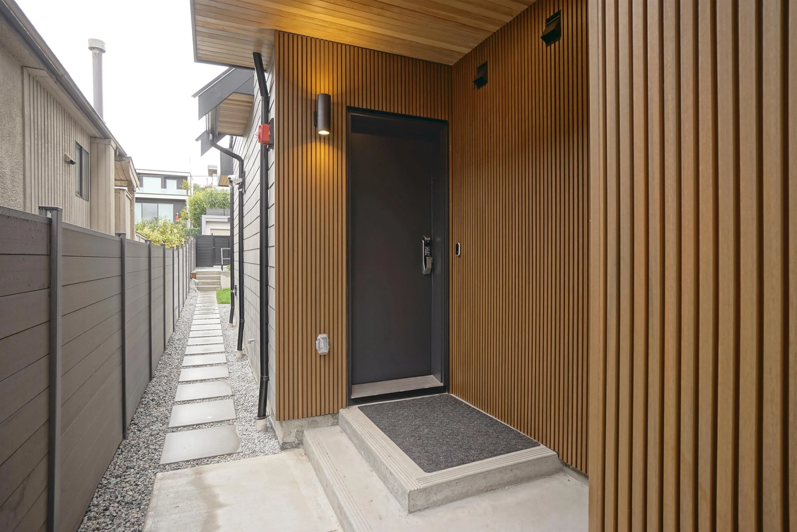 2 3460 W 14th Avenue