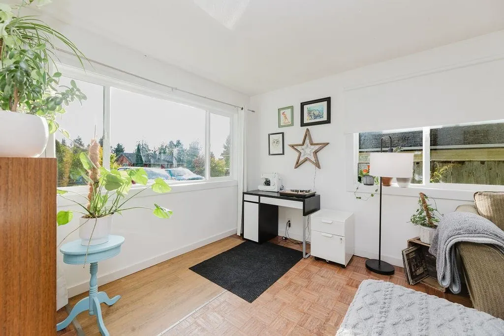 765 Cascade Crescent