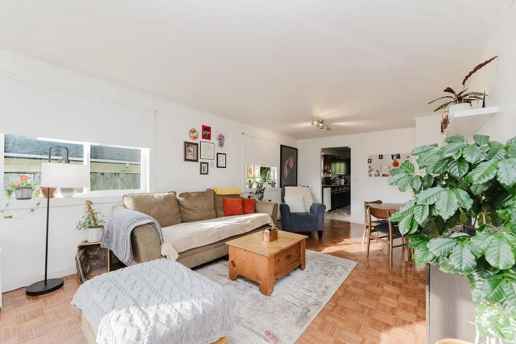765 Cascade Crescent