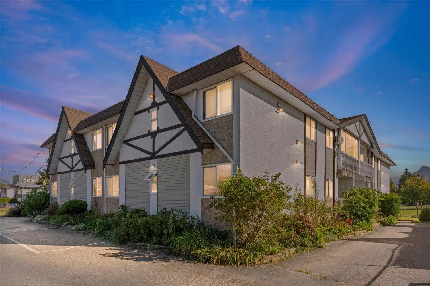 203 9516 Rotary Street