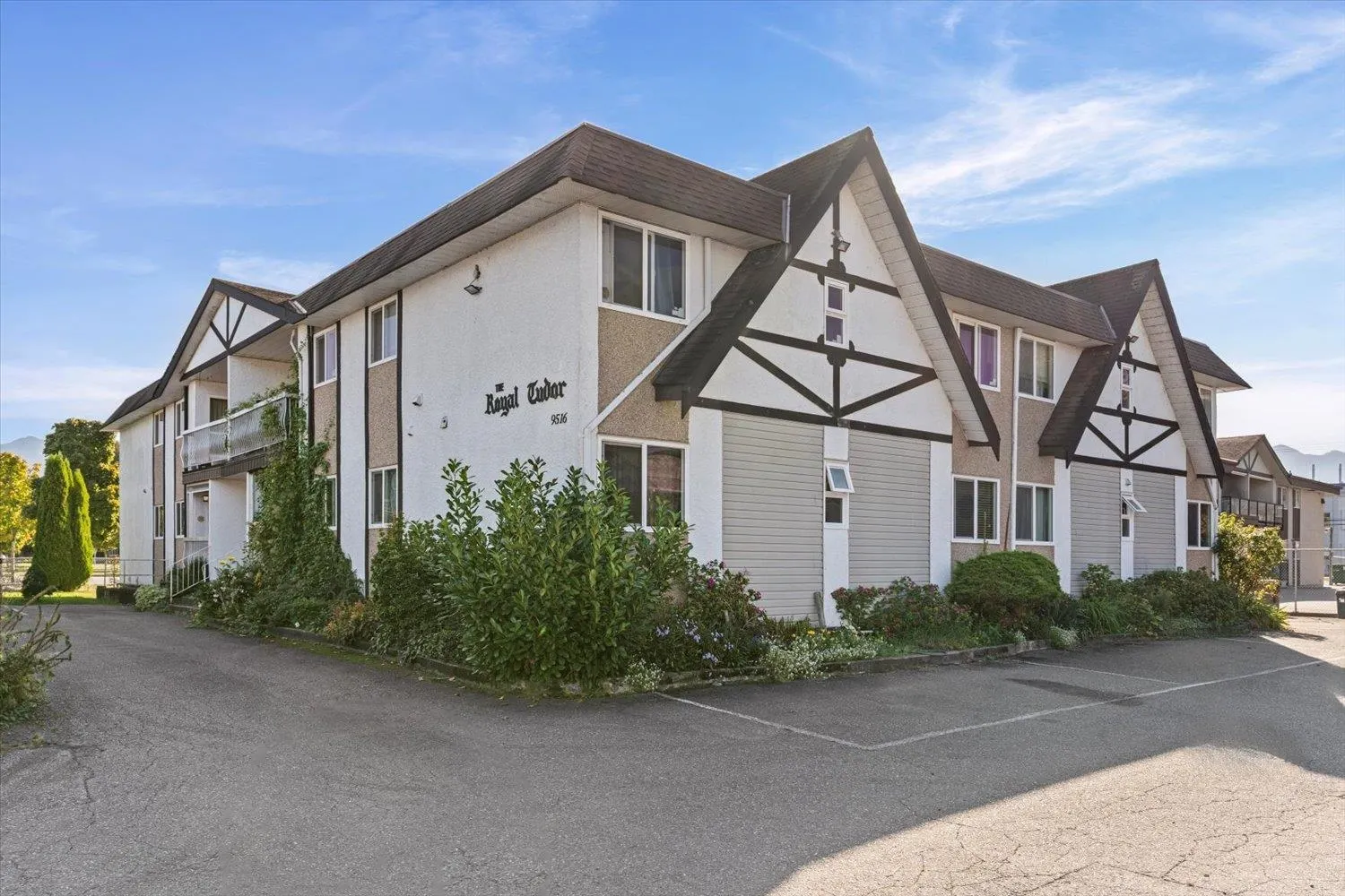 203 9516 Rotary Street