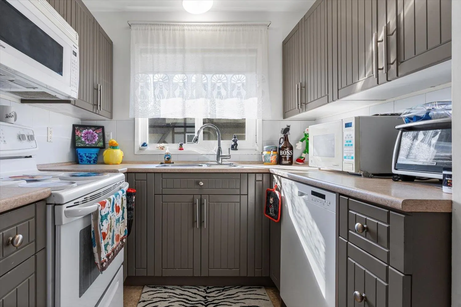 203 9516 Rotary Street