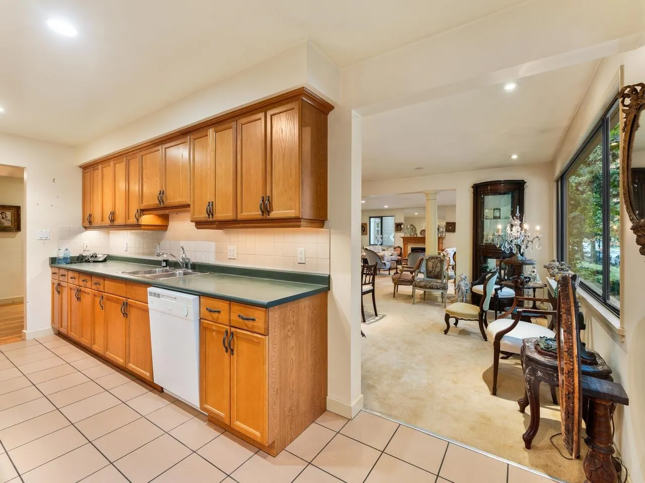 201 1695 W 10th Avenue