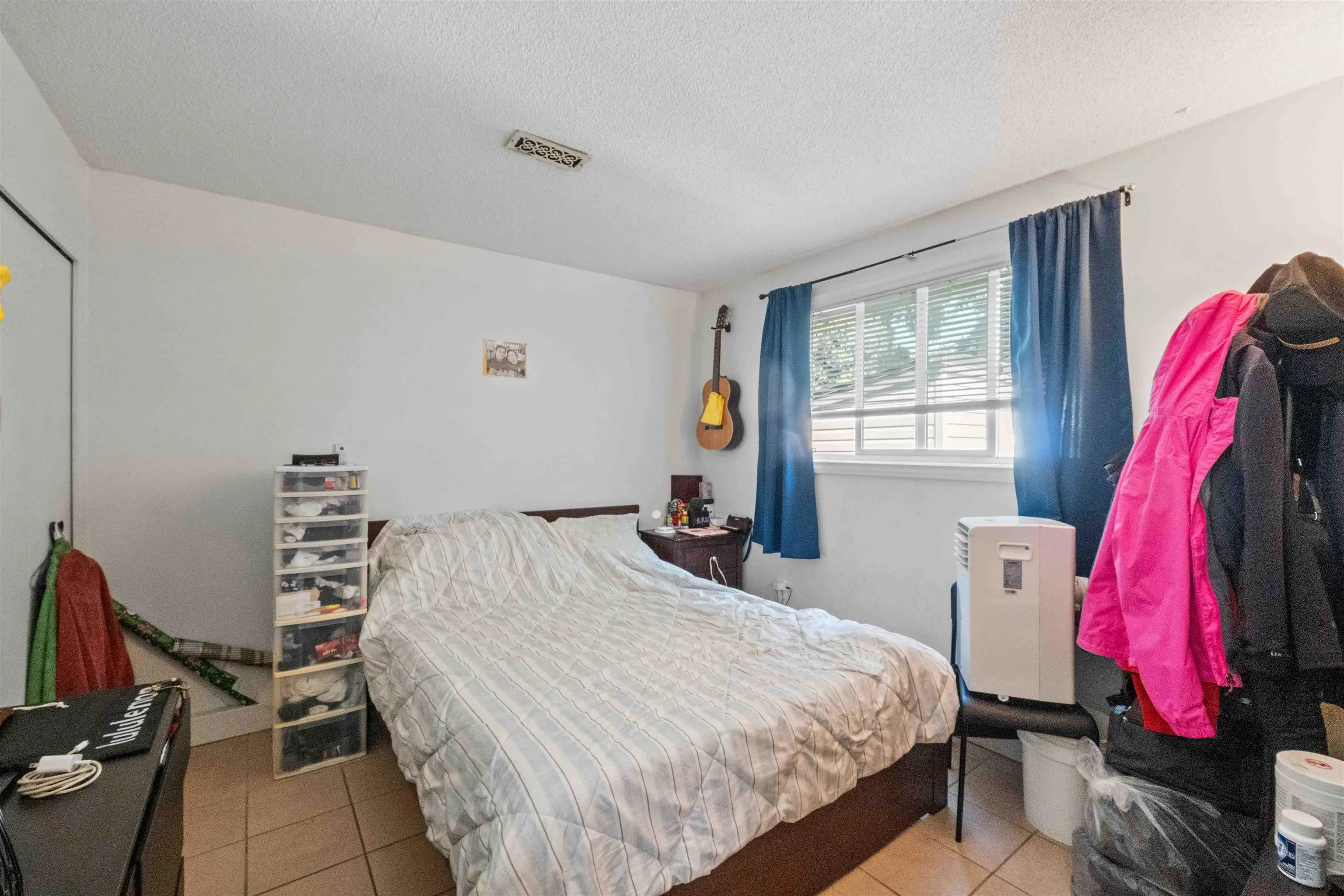 2418 Wayburne Crescent