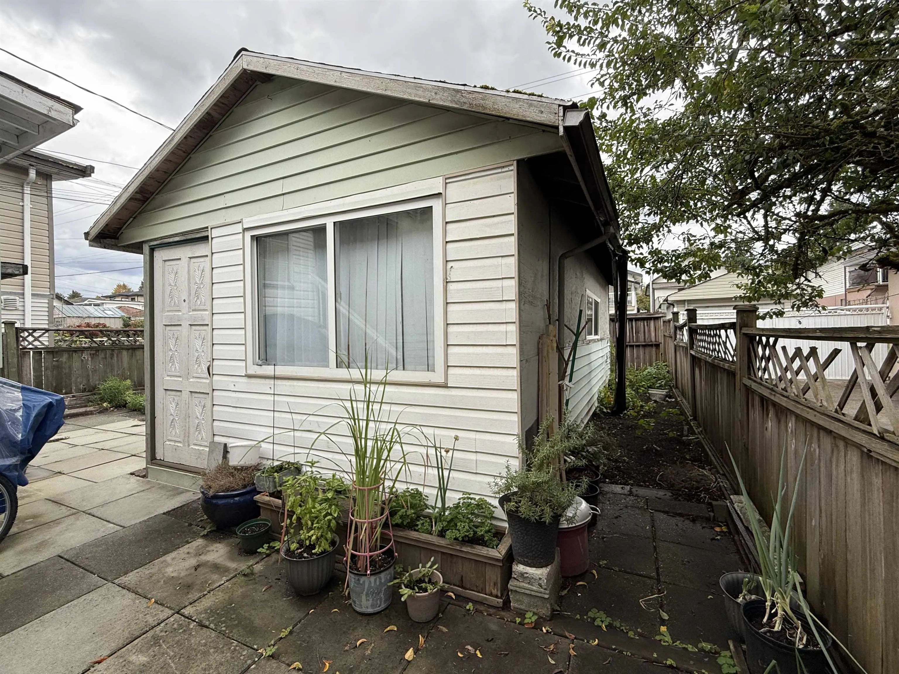 5828 Kerr Street