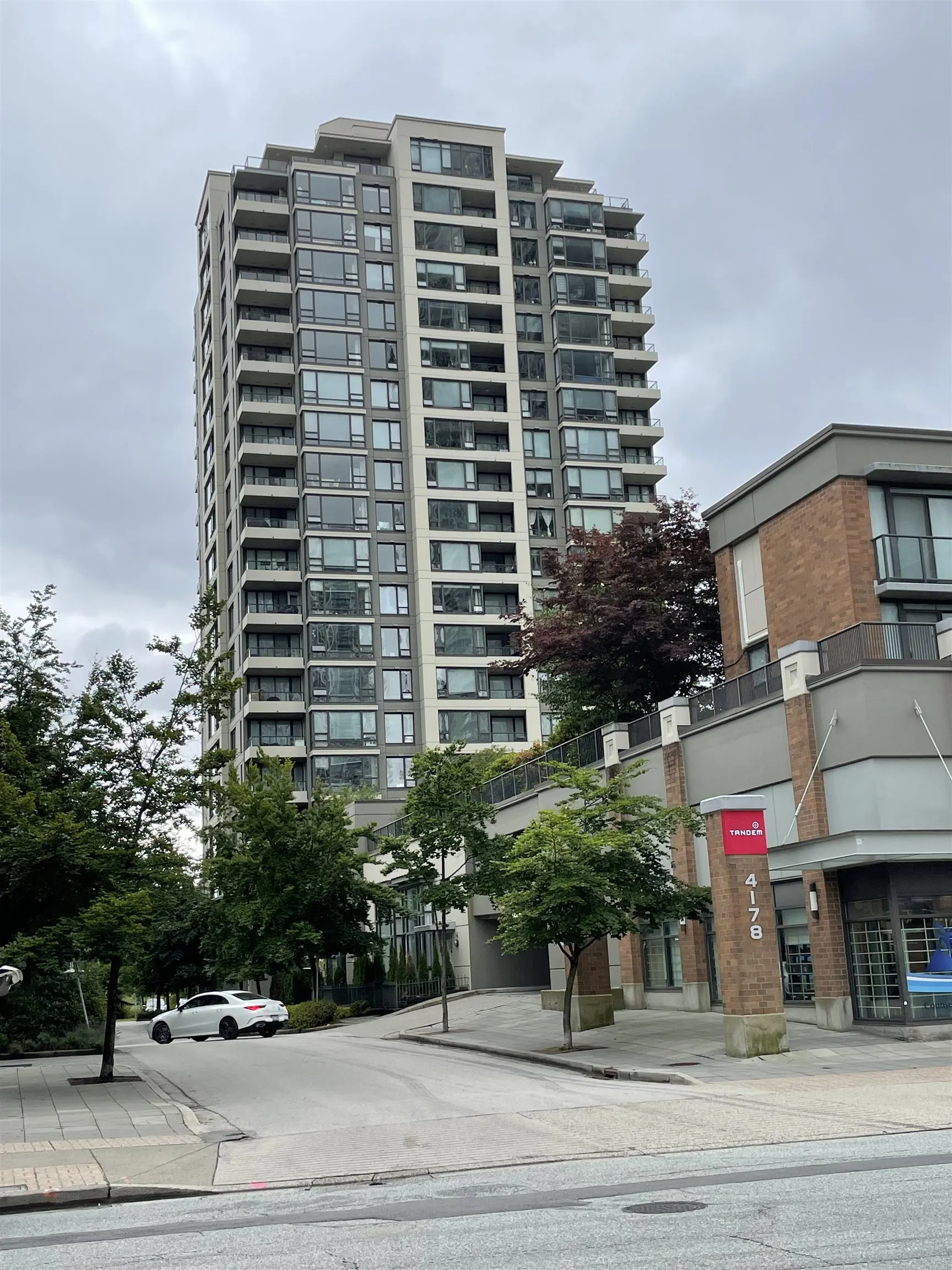 1707 4178 Dawson Street