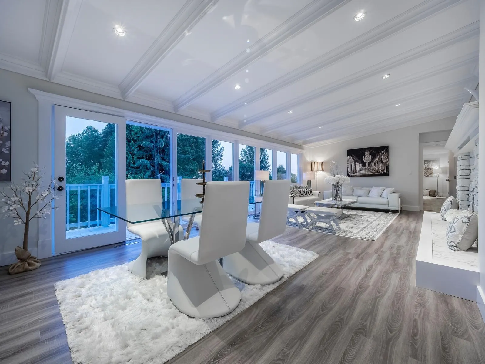 638 King Georges Way