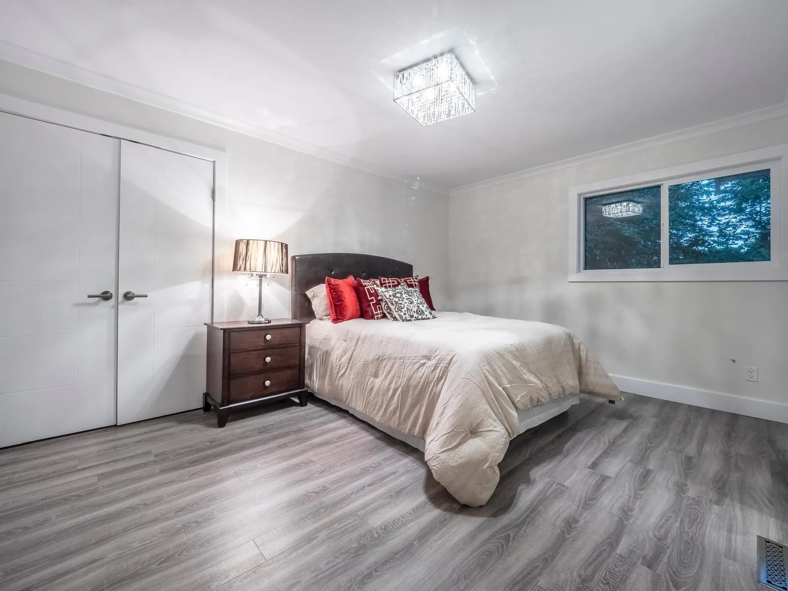 638 King Georges Way