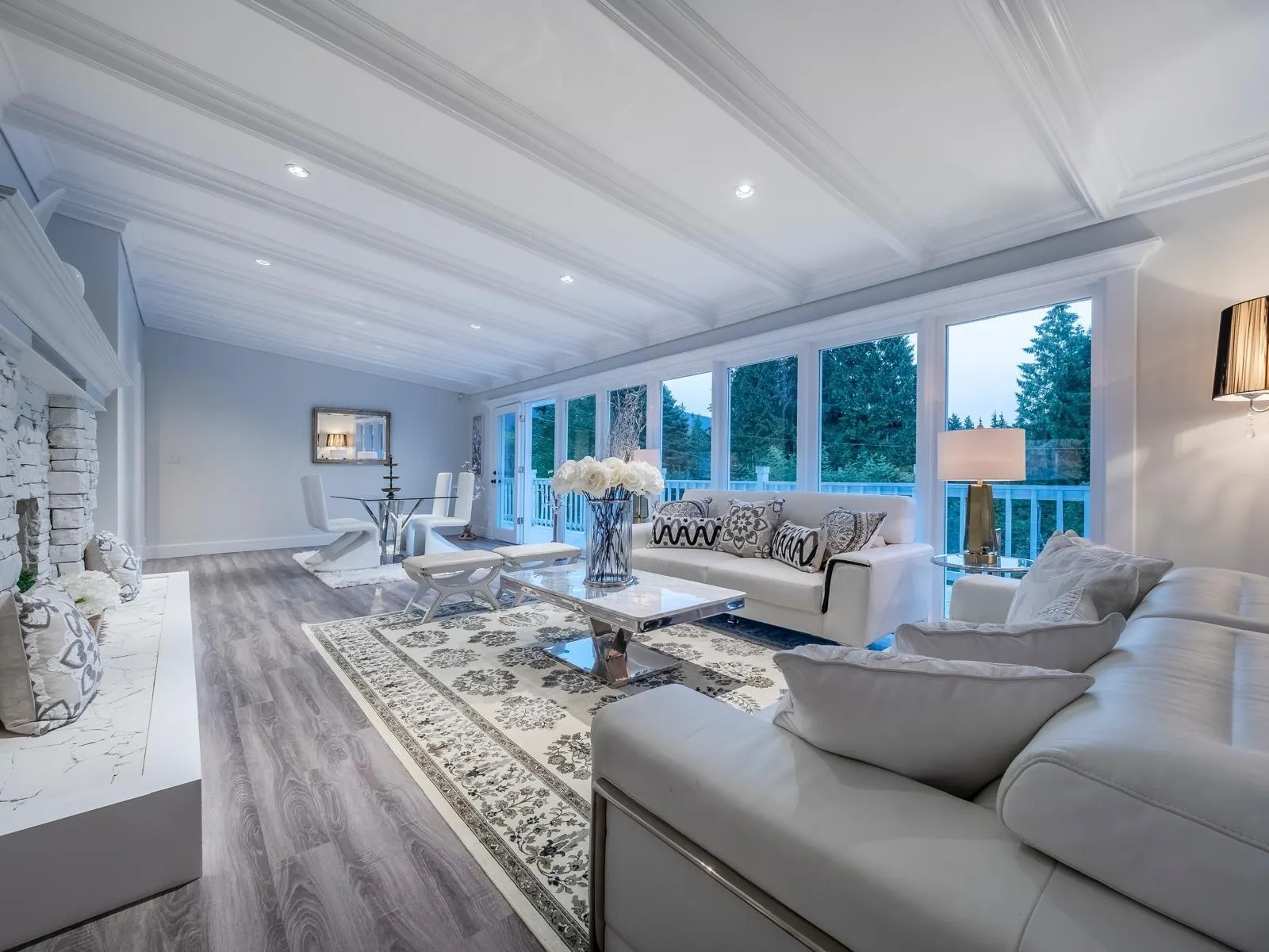 638 King Georges Way