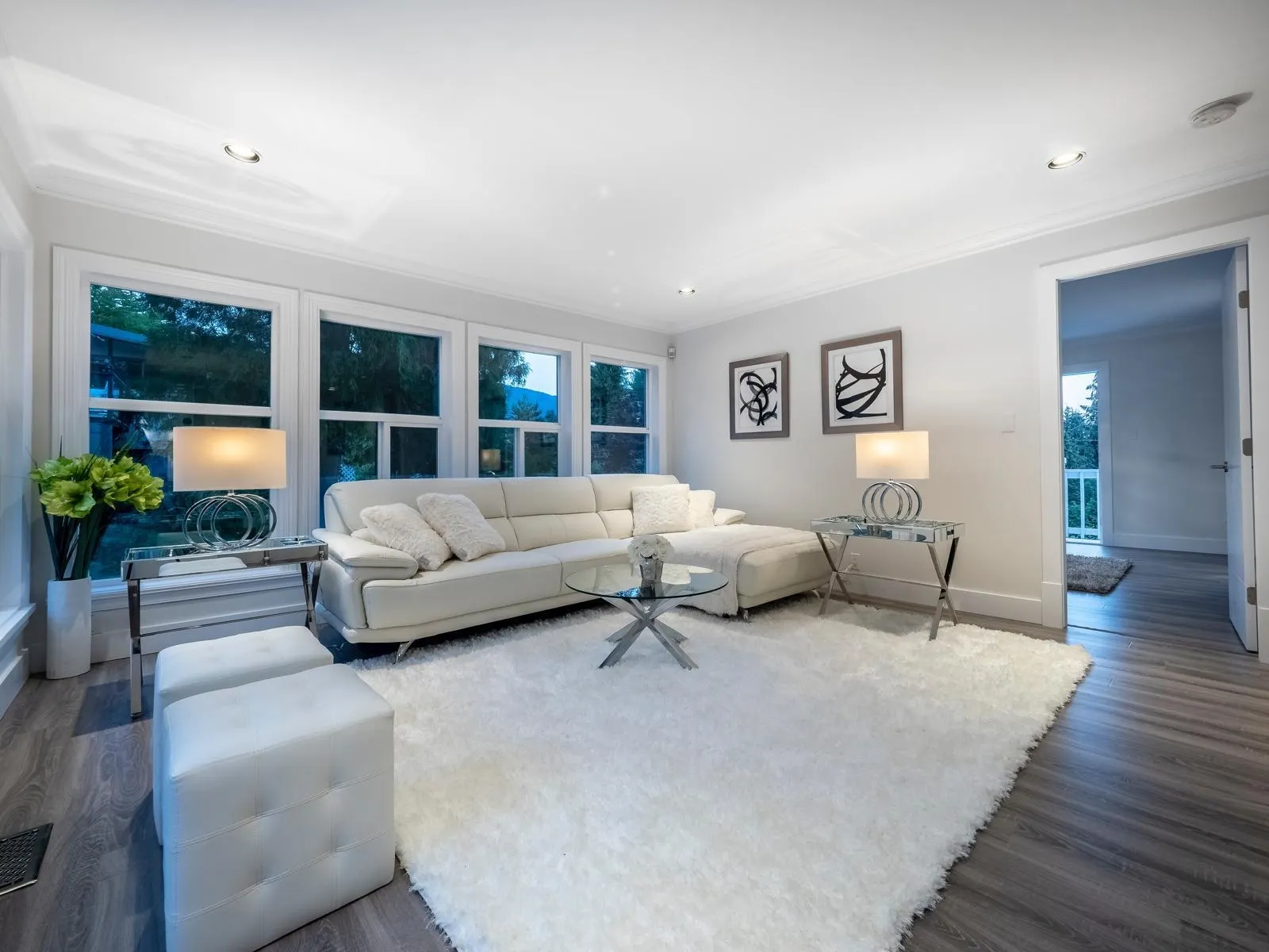 638 King Georges Way