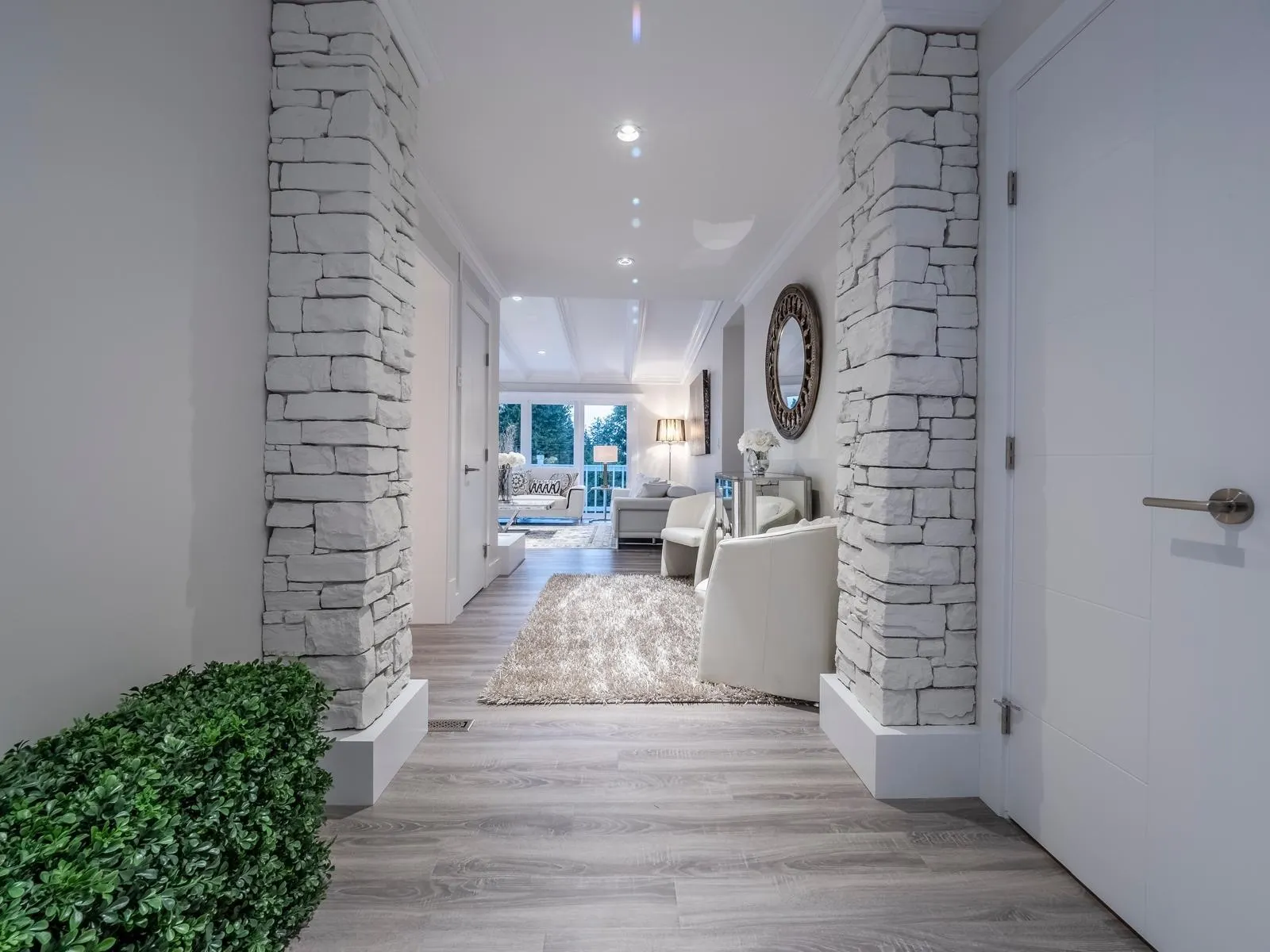 638 King Georges Way