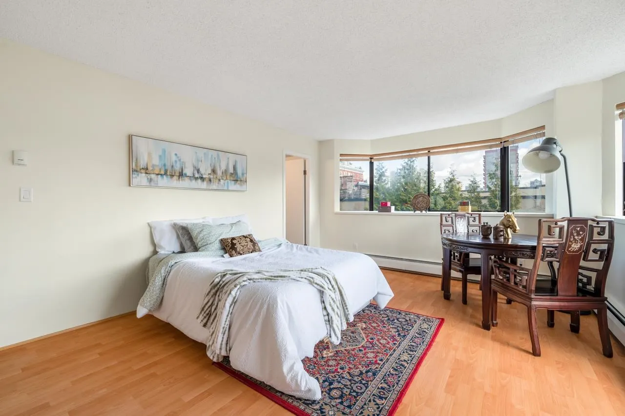 4A 1568 W 12th Avenue
