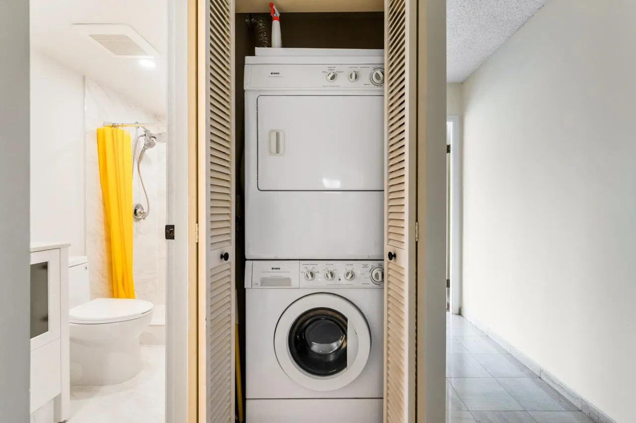 4A 1568 W 12th Avenue