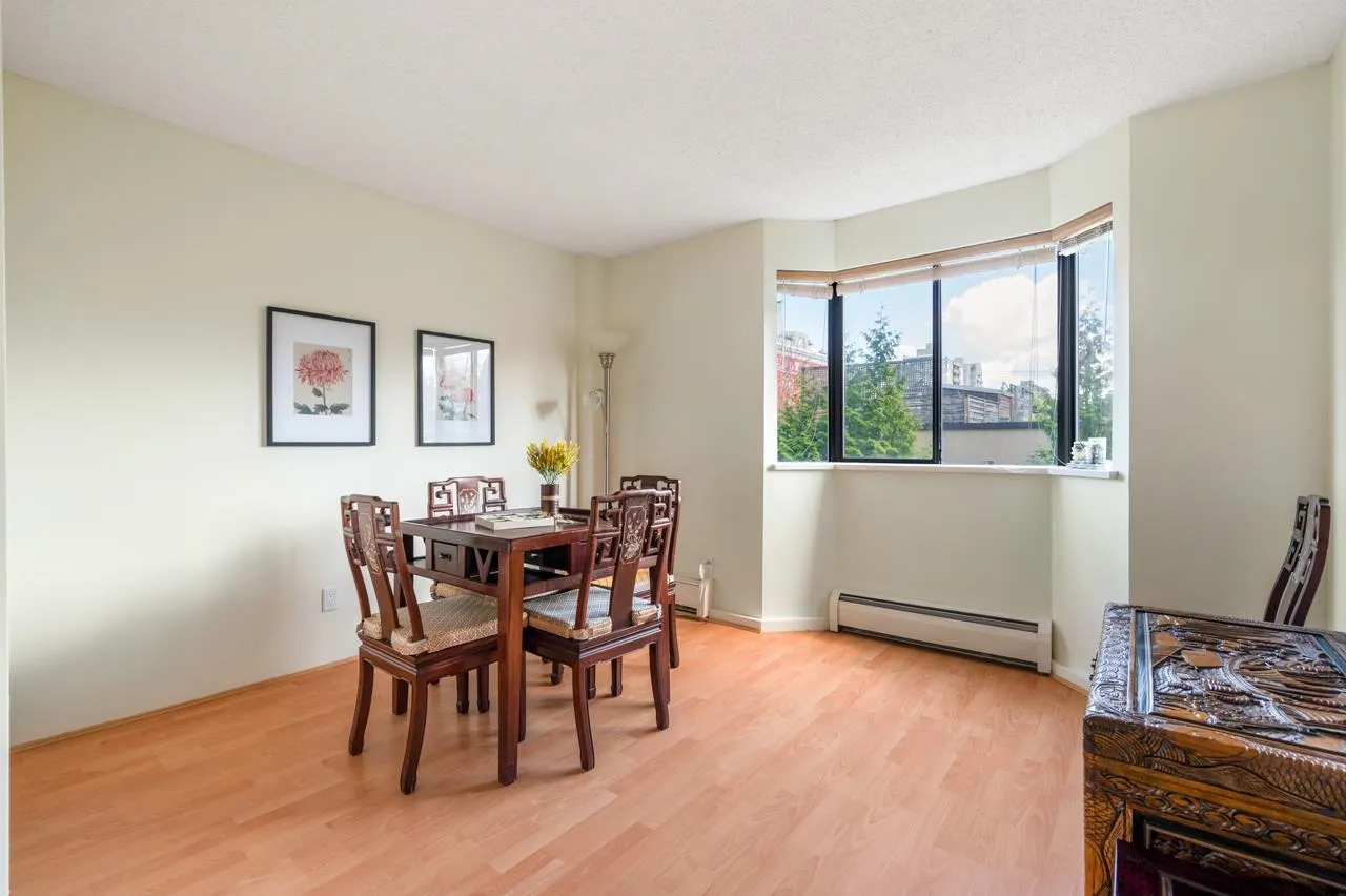 4A 1568 W 12th Avenue