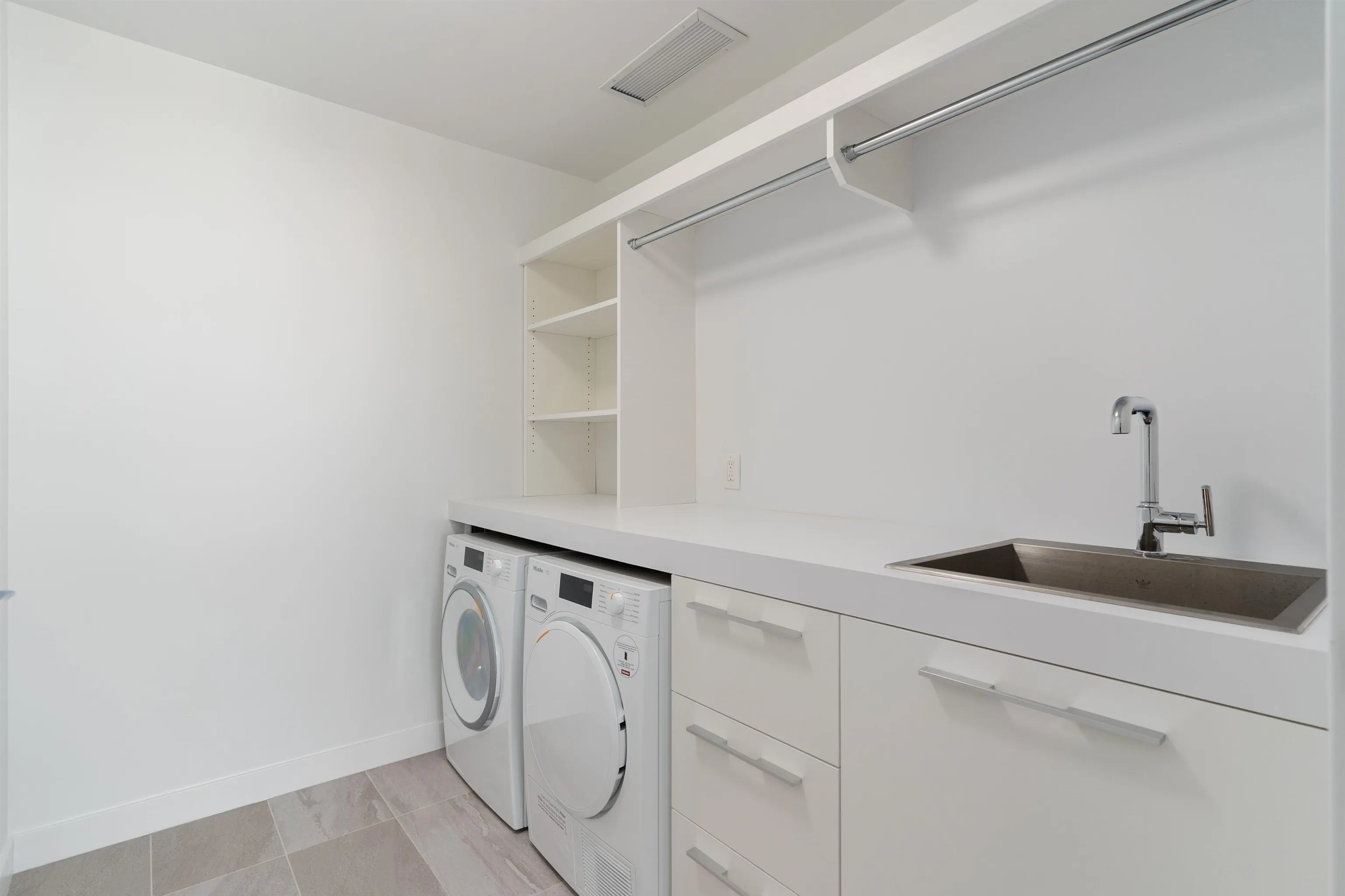 1205 6622 Pearson Way