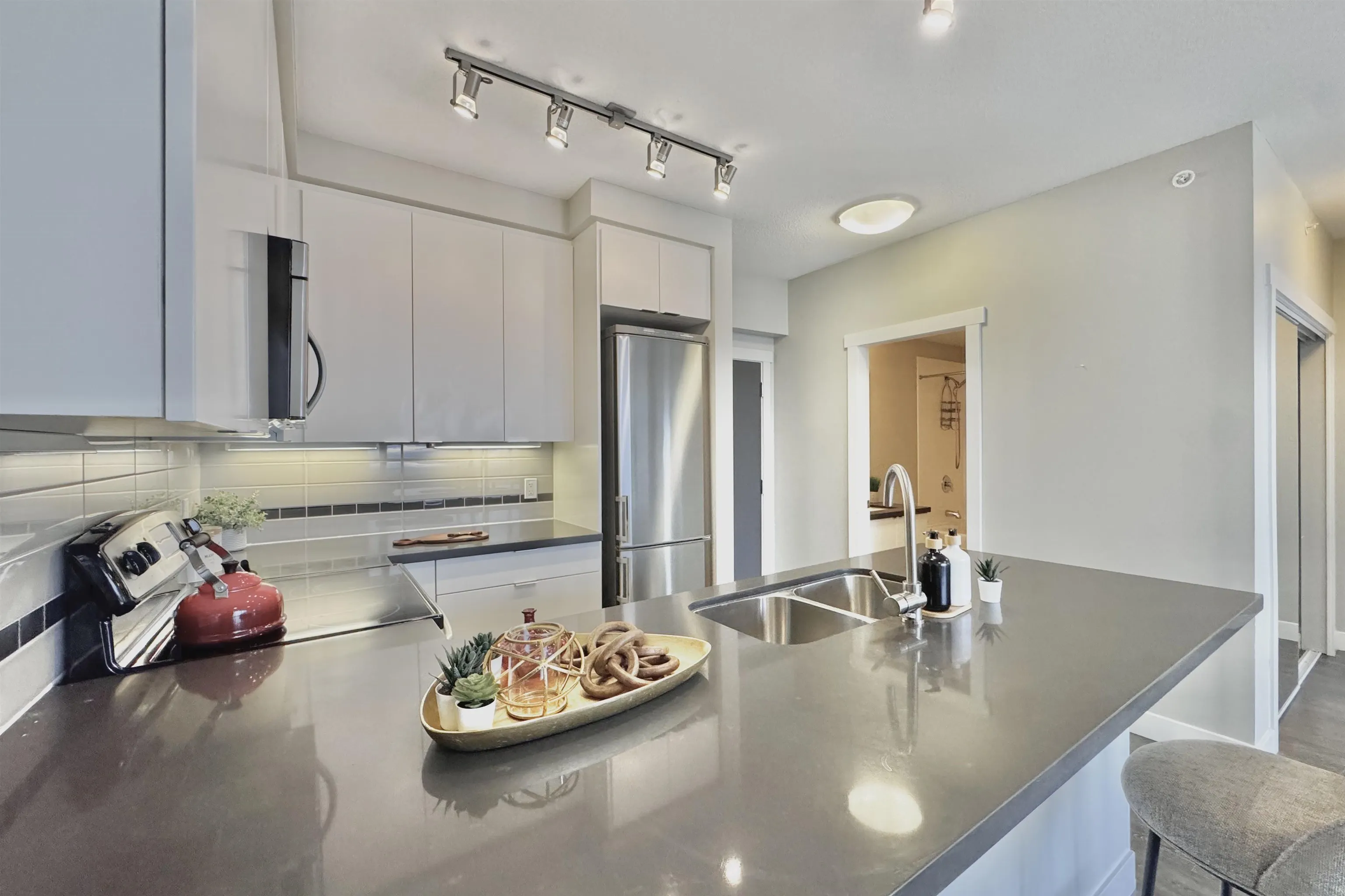 1103 9025 Highland Court