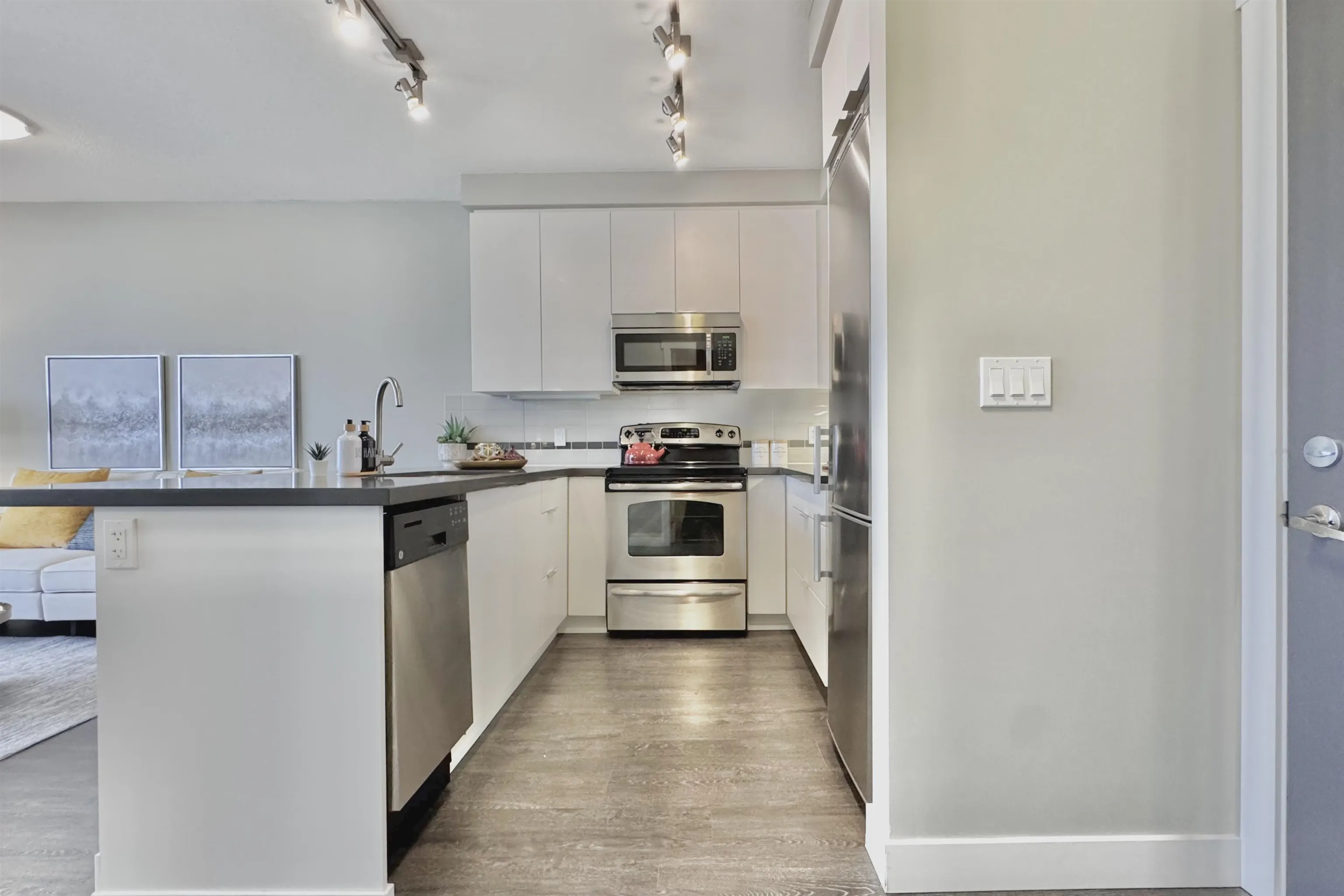 1103 9025 Highland Court