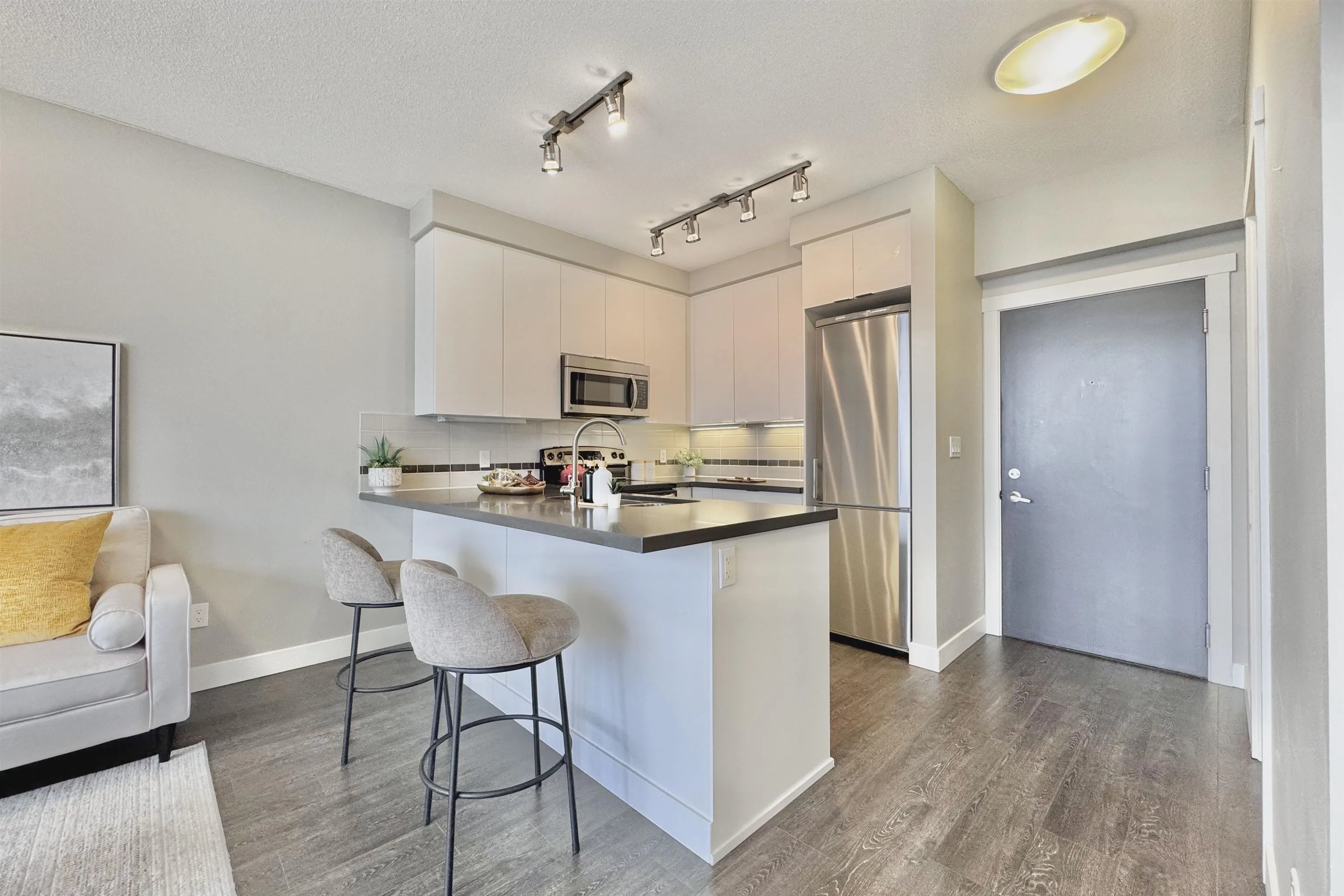 1103 9025 Highland Court