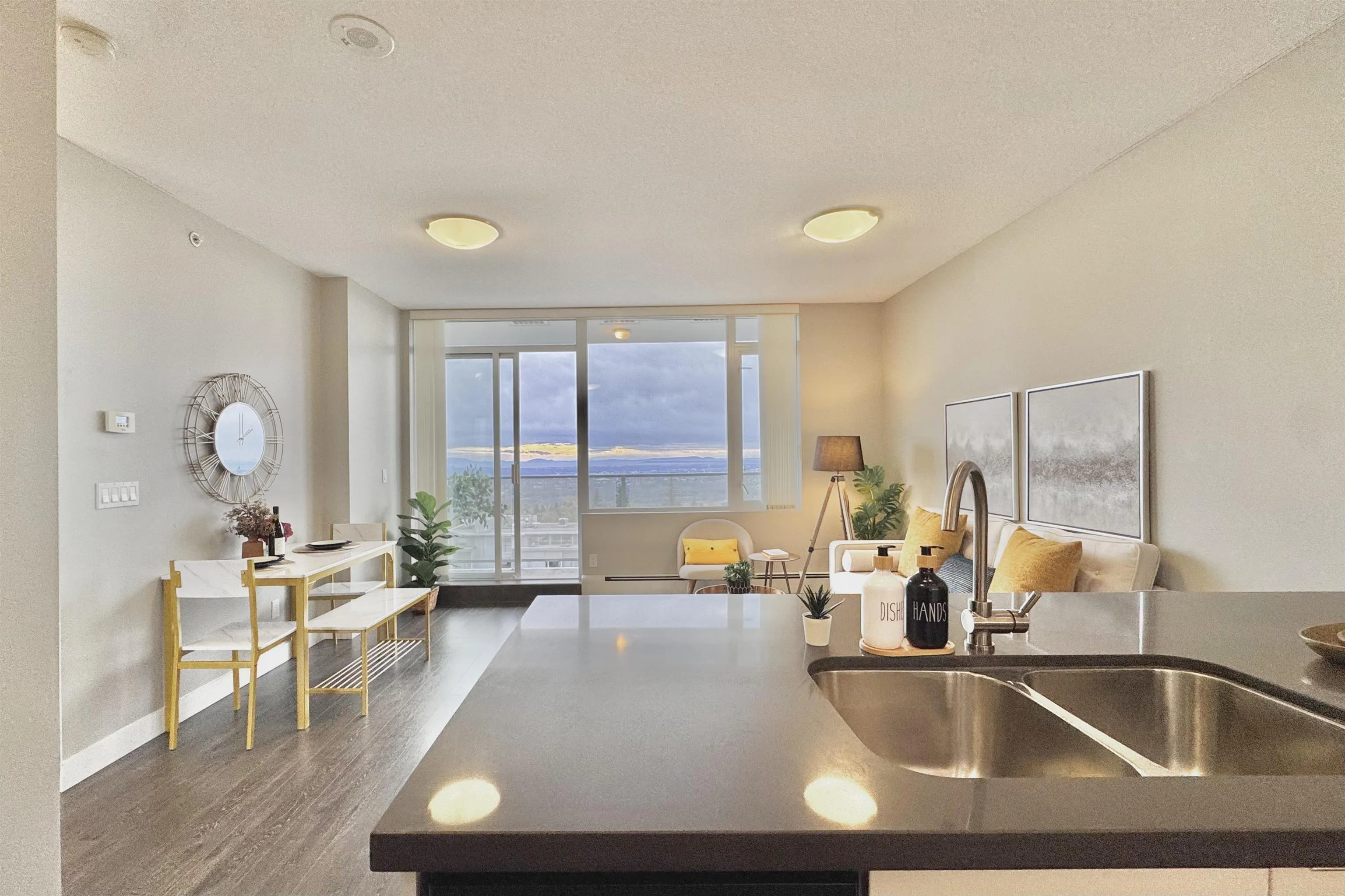 1103 9025 Highland Court